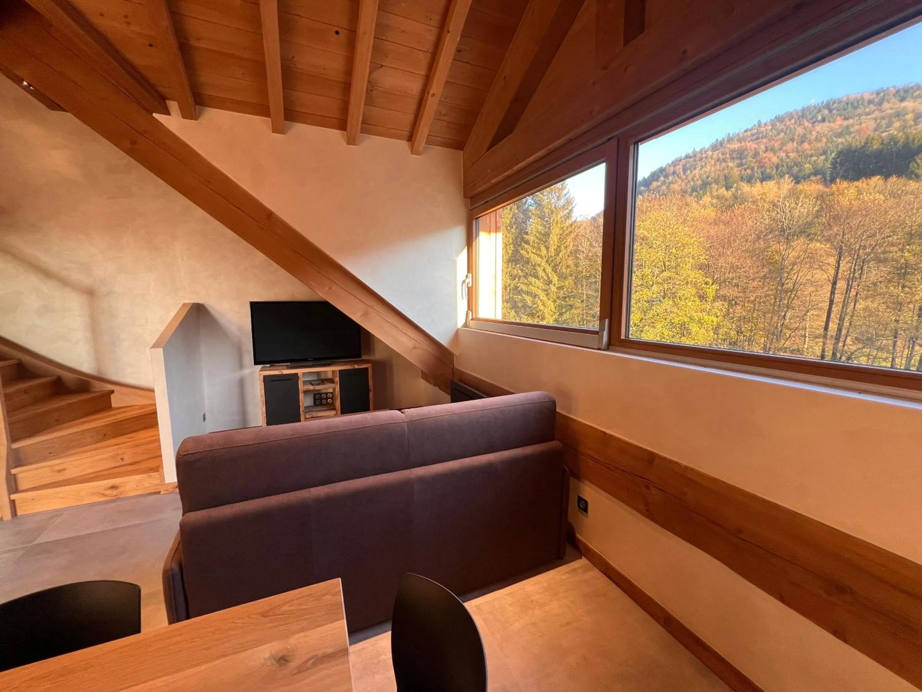 Living room in Gite Roche Des Ducs avec Piscine toute l'année, Spa, Sauna, Hammam