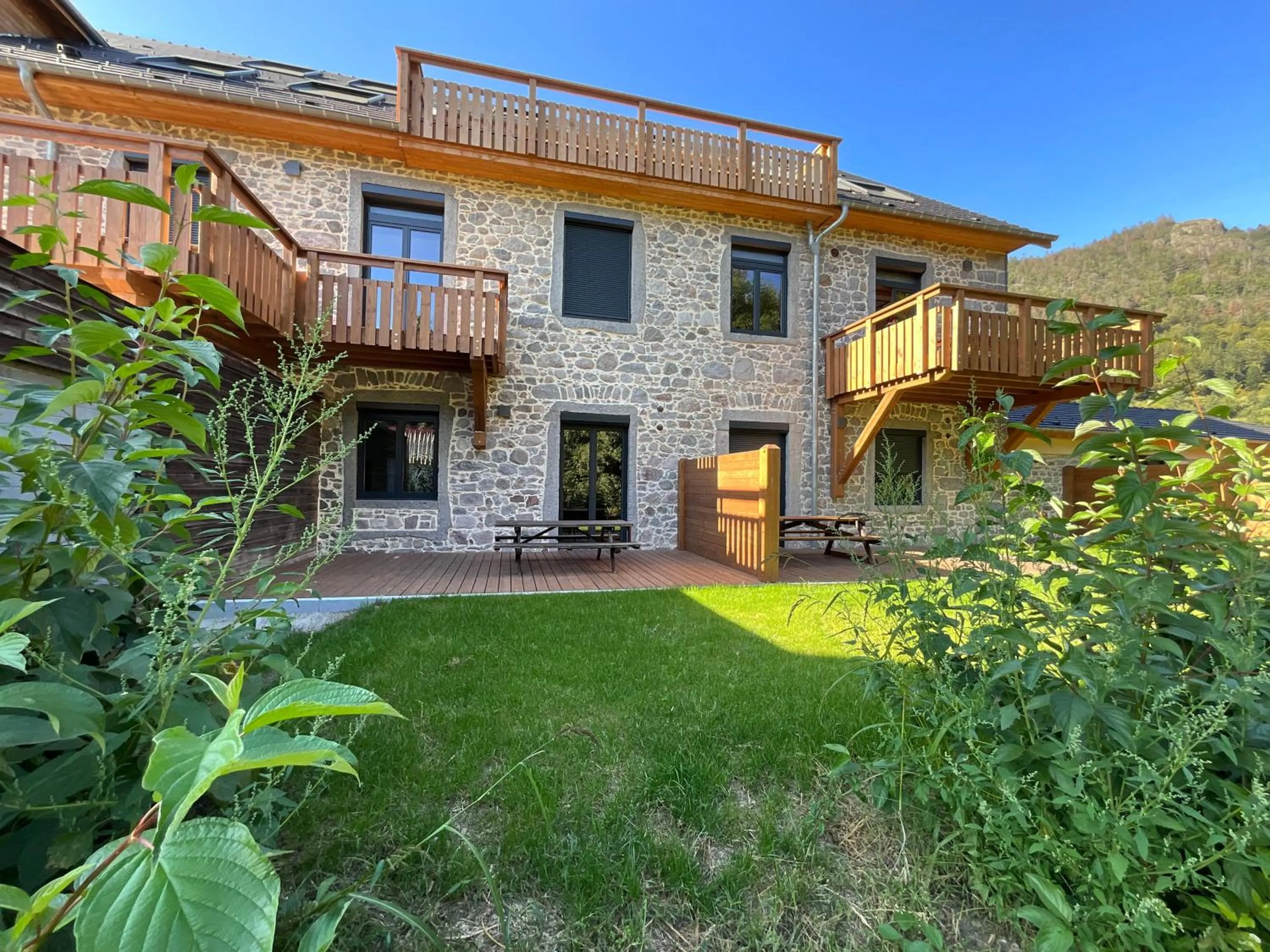 Property building in Gite Roche Des Ducs avec Piscine toute l'année, Spa, Sauna, Hammam