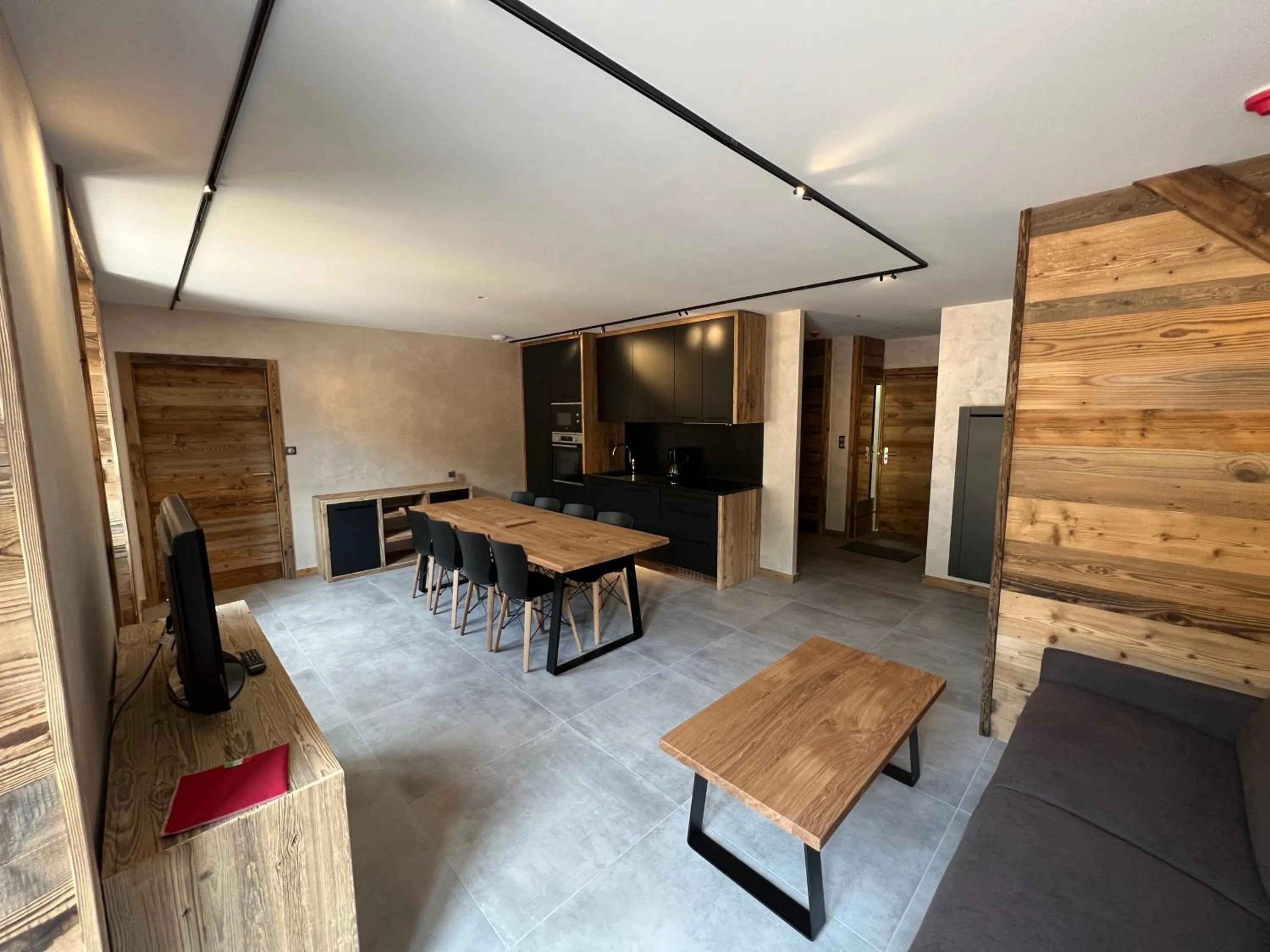 TV and multimedia in Gite Roche Des Ducs avec Piscine toute l'année, Spa, Sauna, Hammam