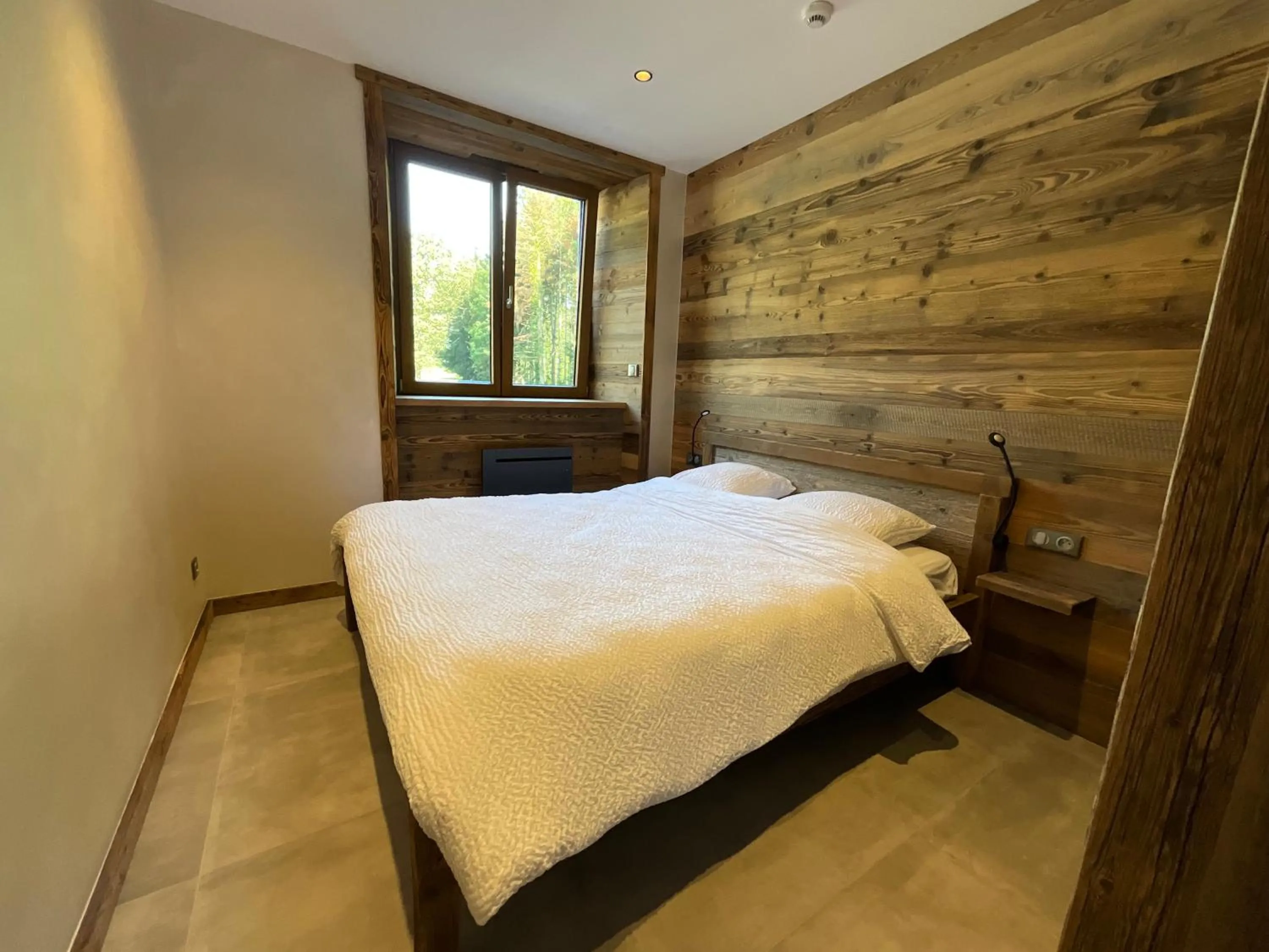 Bedroom, Bed in Gite Roche Des Ducs avec Piscine toute l'année, Spa, Sauna, Hammam