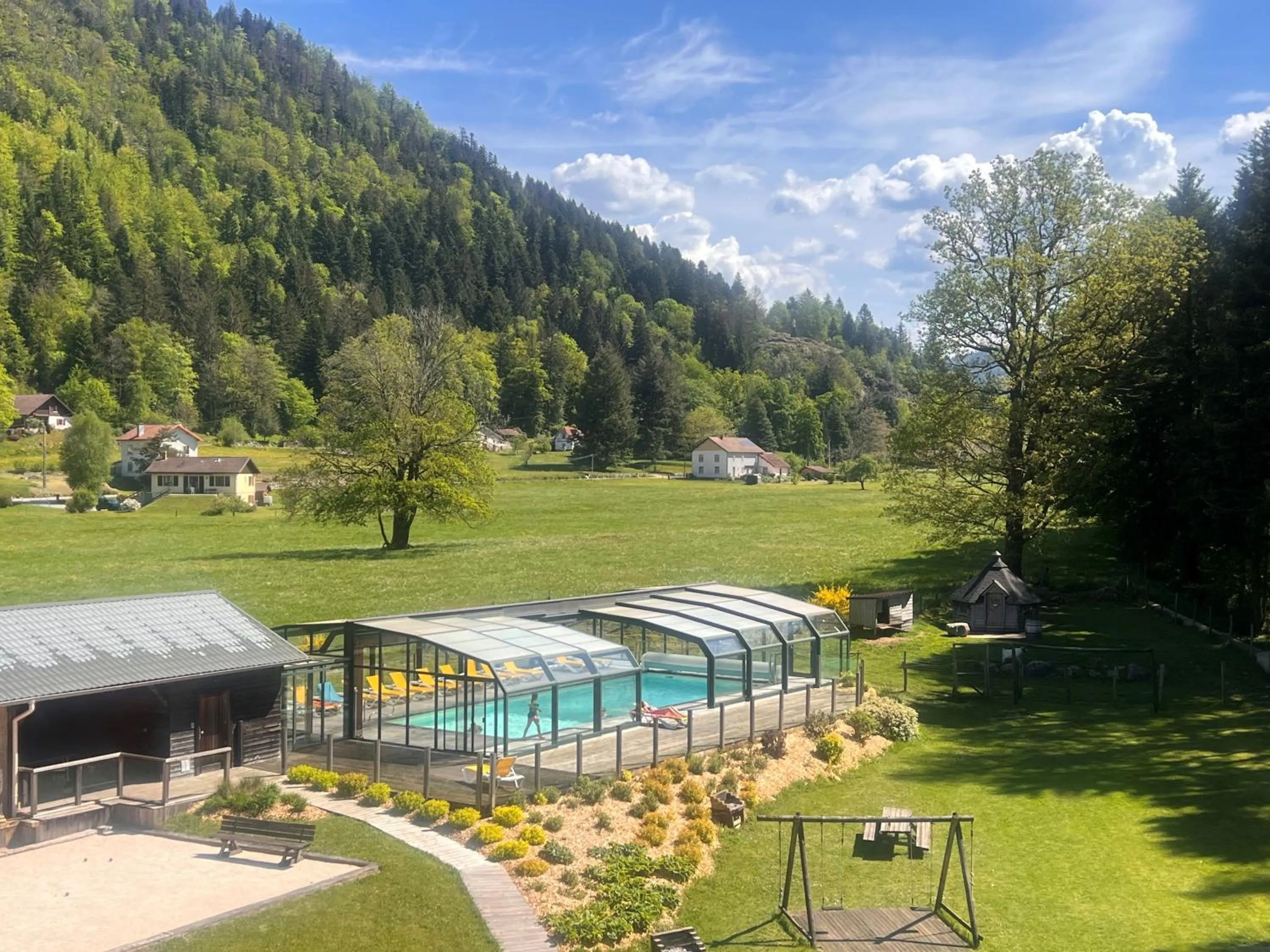 Pool view in Gite Roche Des Ducs avec Piscine toute l'année, Spa, Sauna, Hammam
