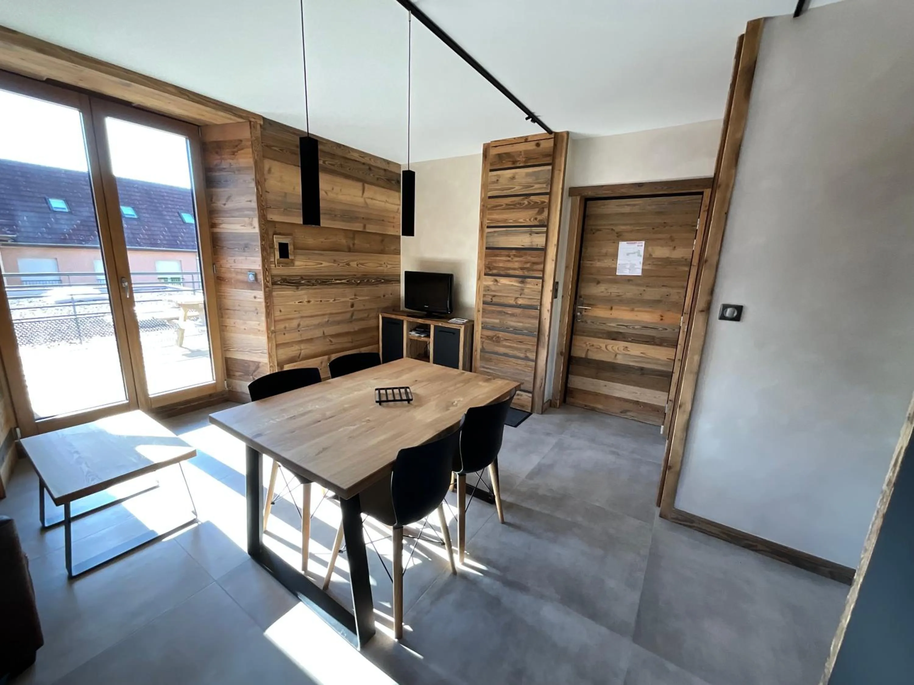 Kitchen or kitchenette in Gite Roche Des Ducs avec Piscine toute l'année, Spa, Sauna, Hammam