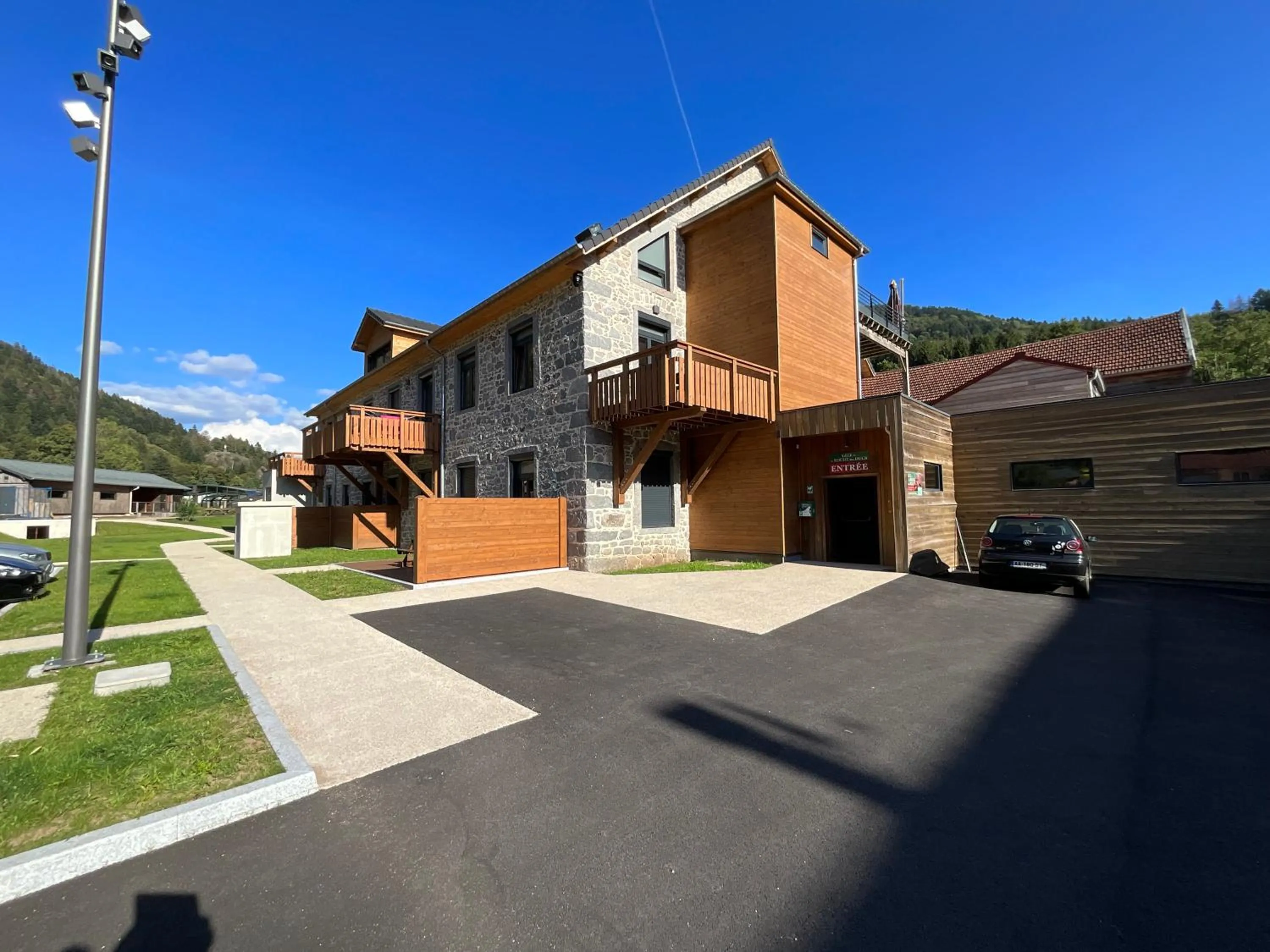 Property building in Gite Roche Des Ducs avec Piscine toute l'année, Spa, Sauna, Hammam