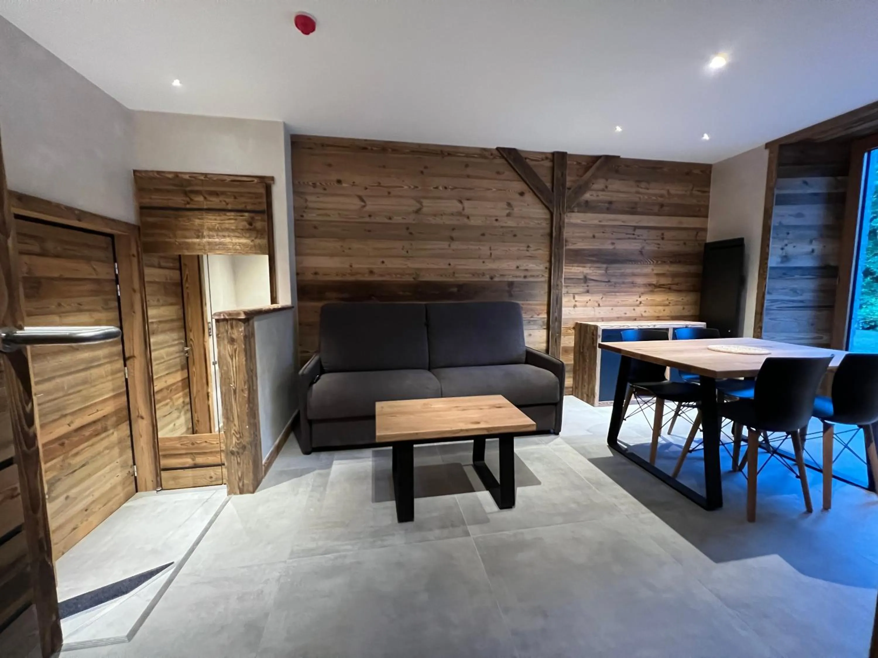 Kitchen or kitchenette in Gite Roche Des Ducs avec Piscine toute l'année, Spa, Sauna, Hammam