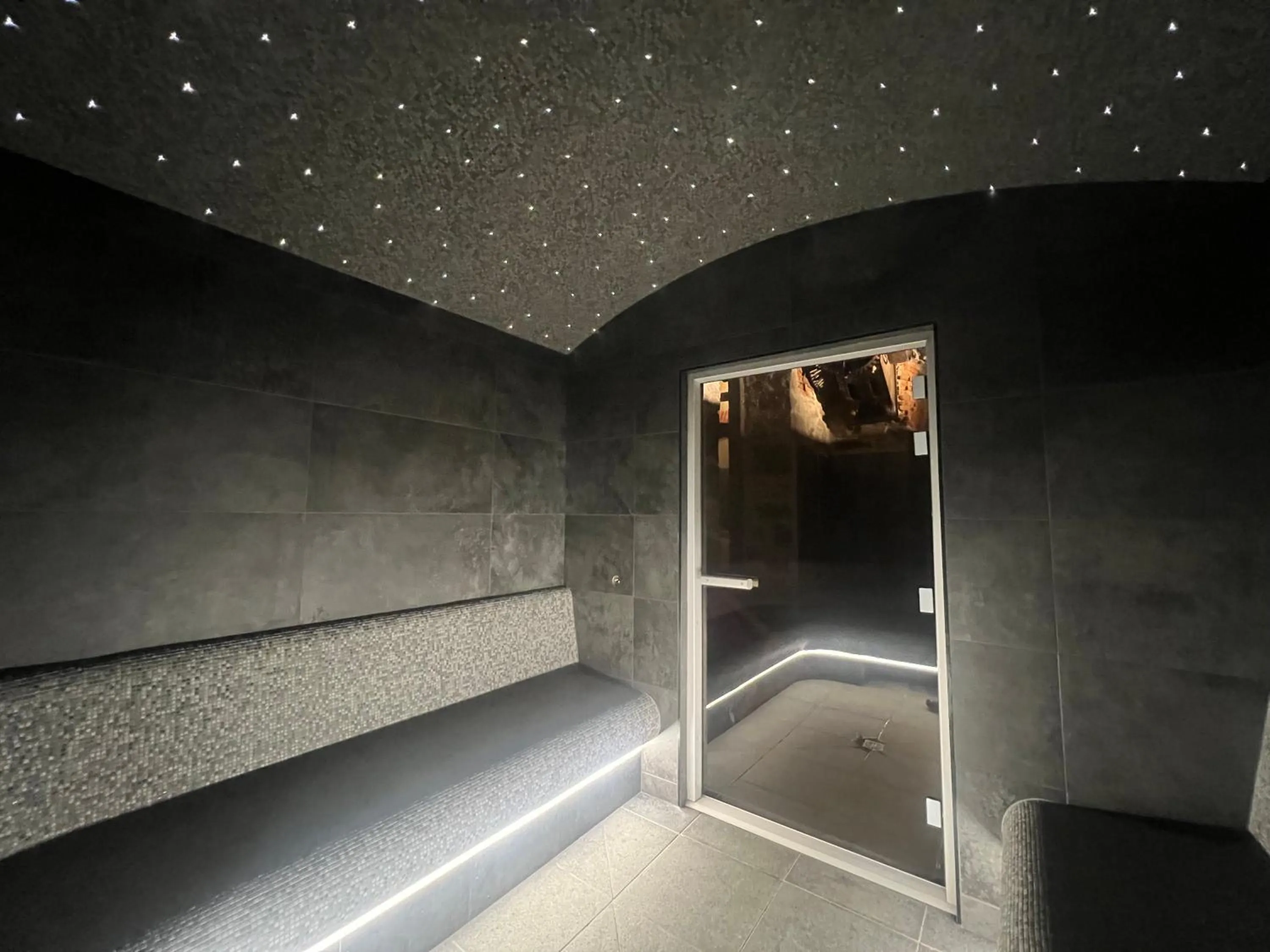 Steam room in Gite Roche Des Ducs avec Piscine toute l'année, Spa, Sauna, Hammam