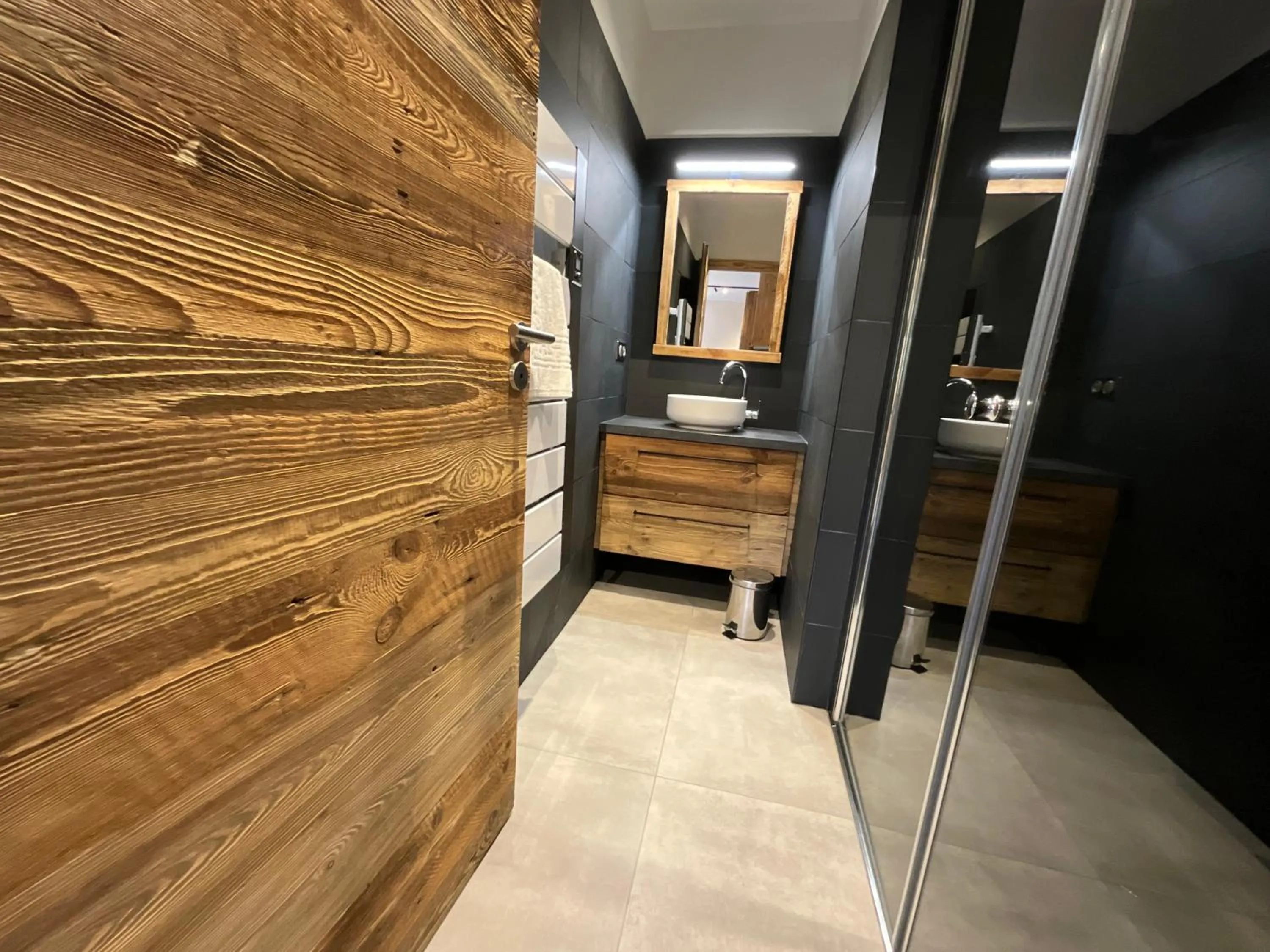 Bathroom in Gite Roche Des Ducs avec Piscine toute l'année, Spa, Sauna, Hammam