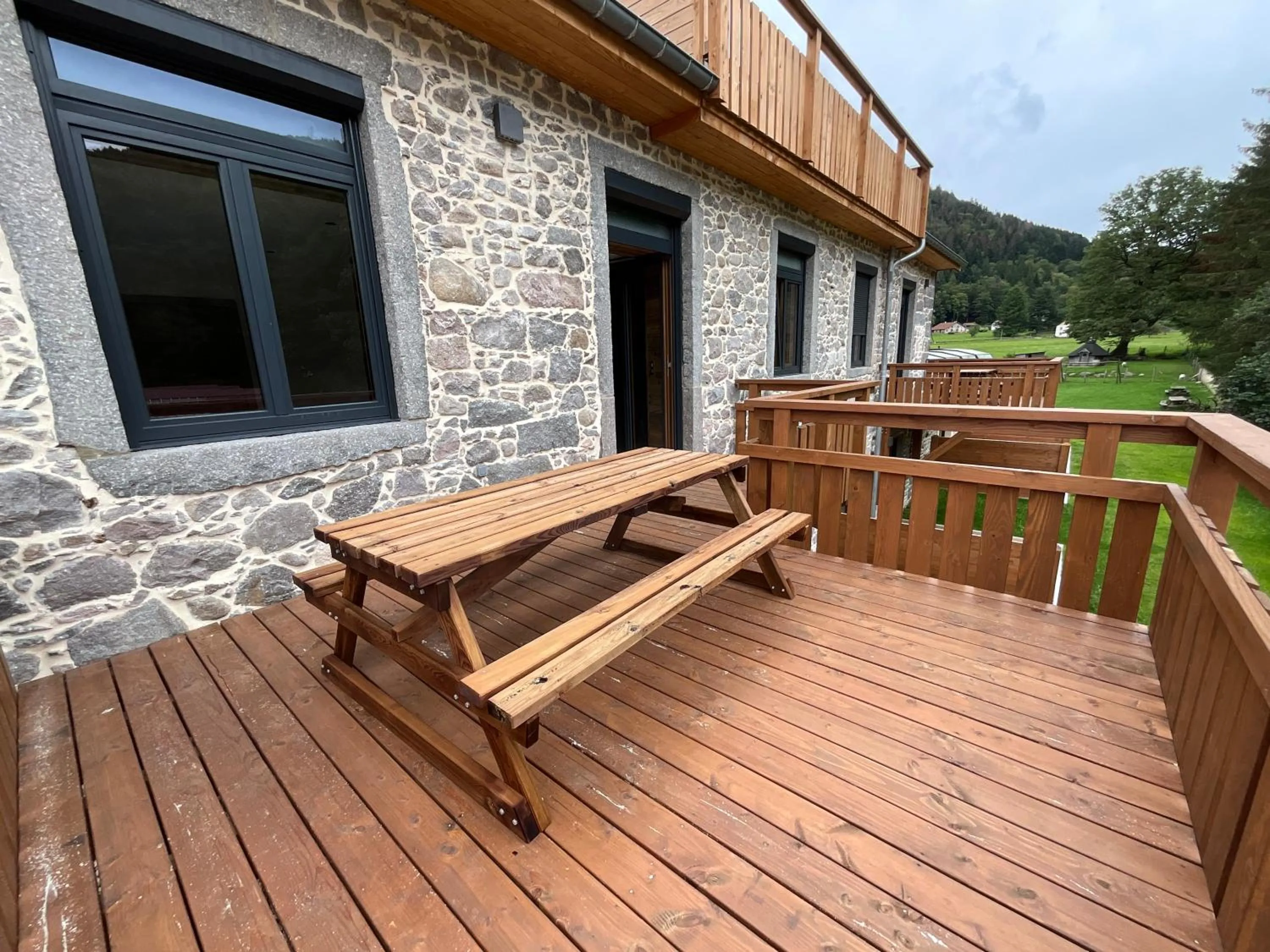 Balcony/Terrace in Gite Roche Des Ducs avec Piscine toute l'année, Spa, Sauna, Hammam