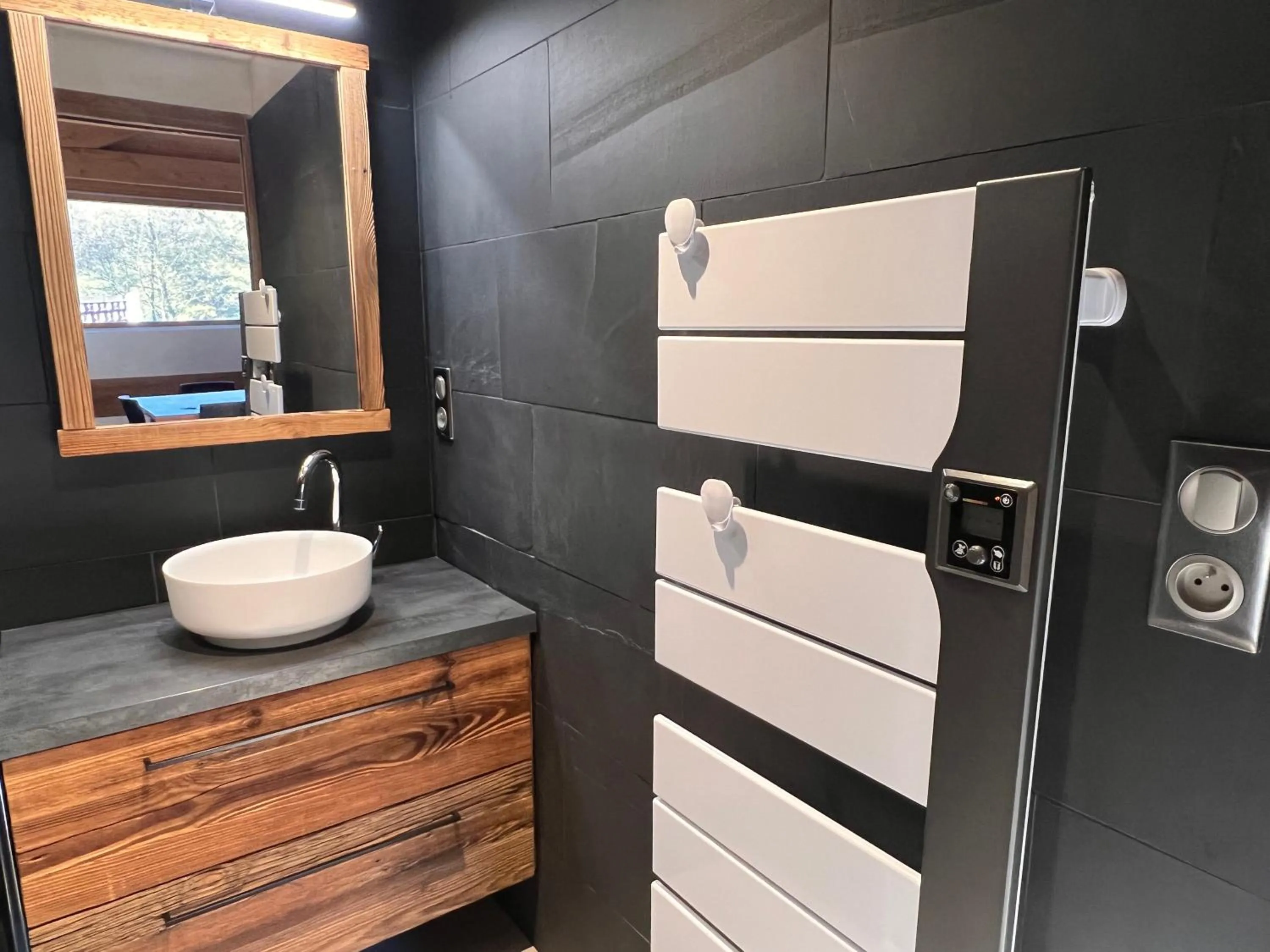 Bathroom in Gite Roche Des Ducs avec Piscine toute l'année, Spa, Sauna, Hammam