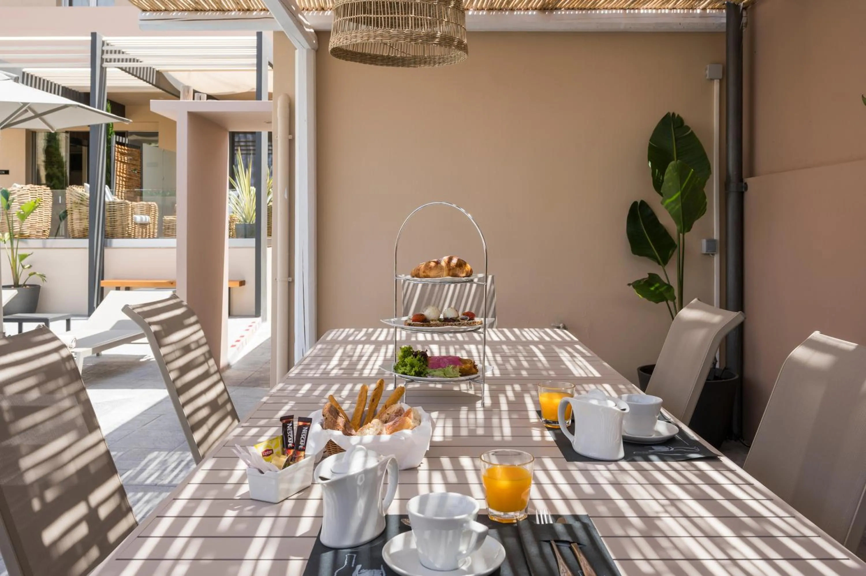 Dining area in Sea & City Apartments