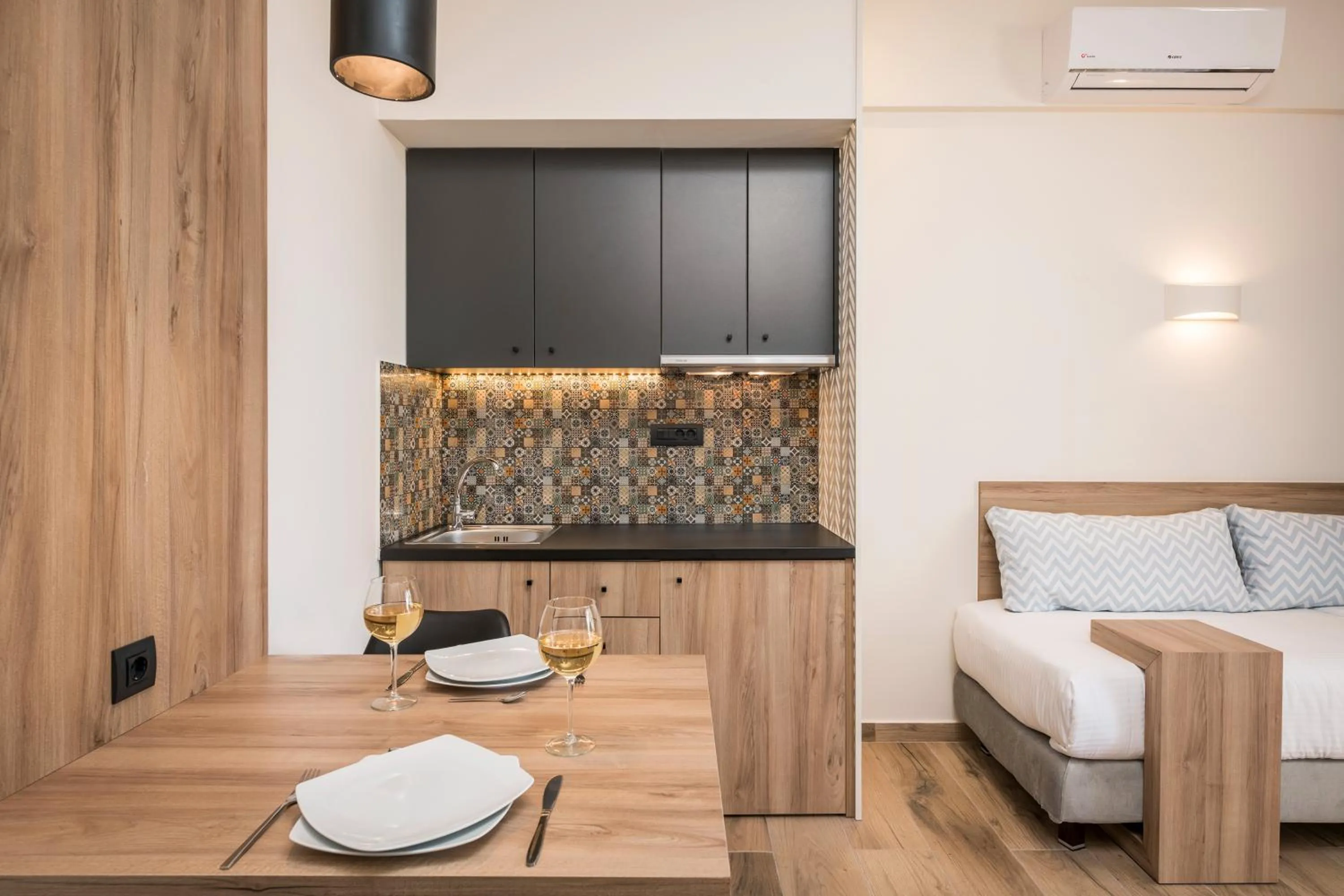 Kitchen or kitchenette, Bed in Sea & City Apartments