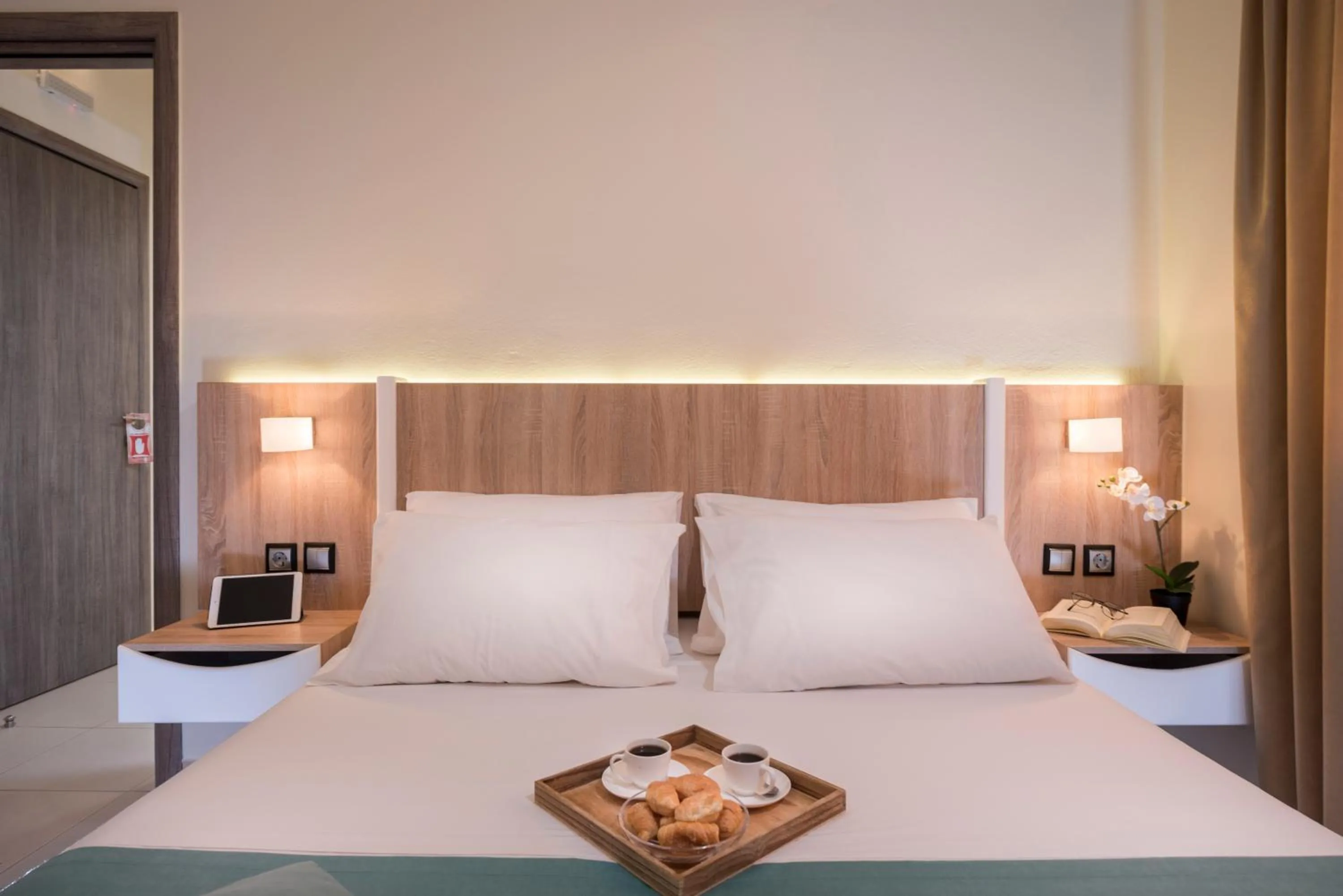 Bed in Sea & City Apartments