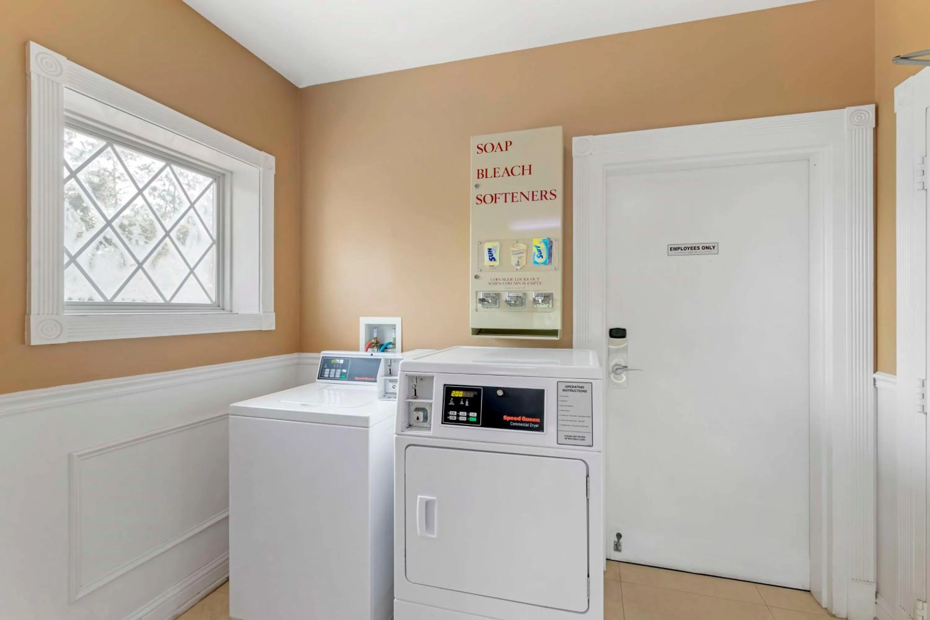 laundry in Best Western Plus Kingsland