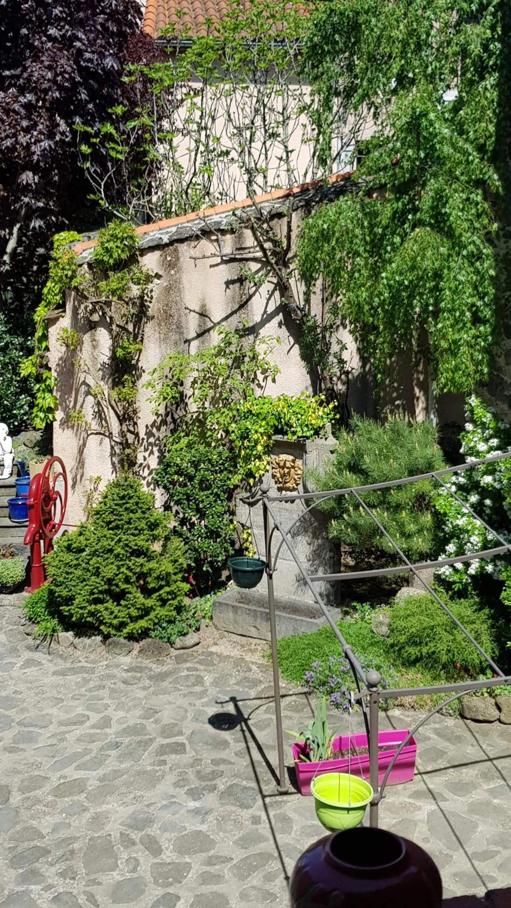 Garden in Au Coq Bleu