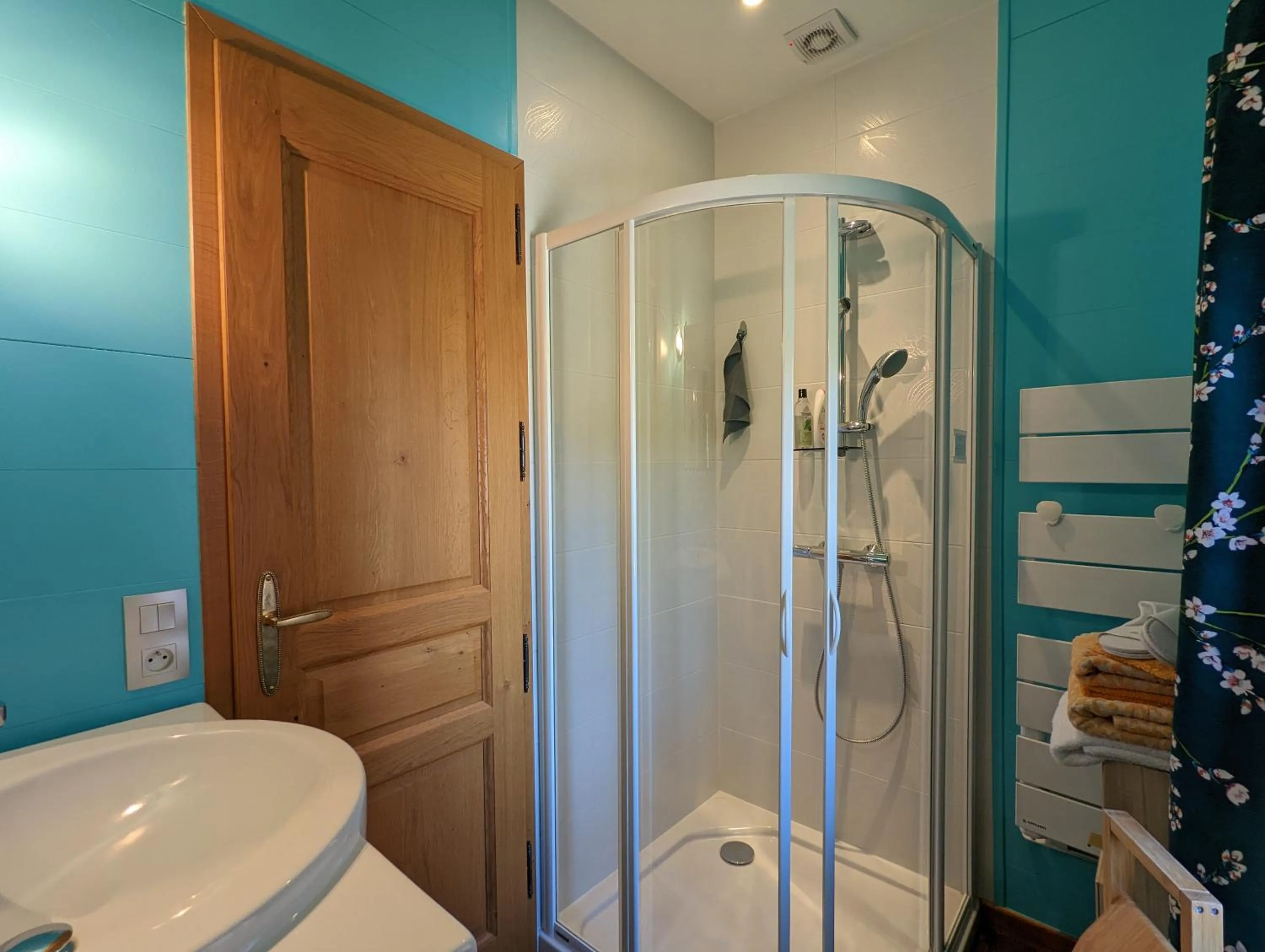 Shower in Au Coq Bleu