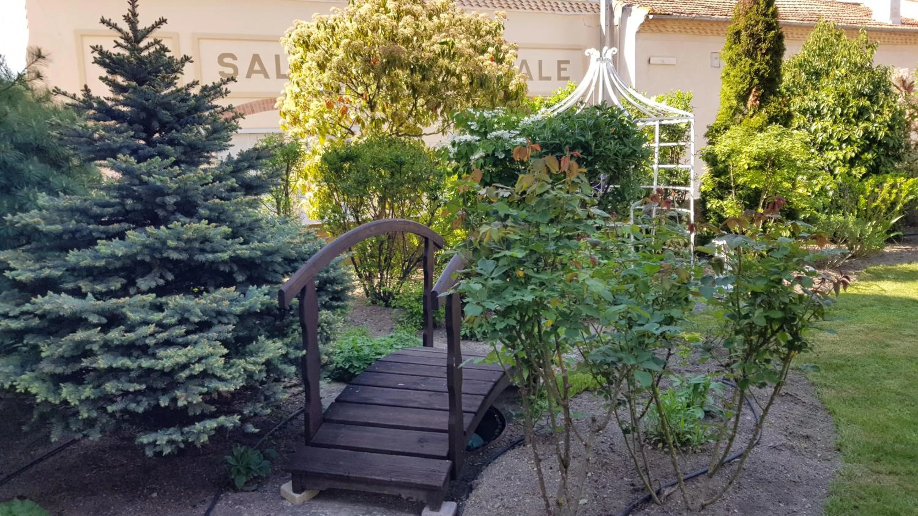 Garden in Au Coq Bleu