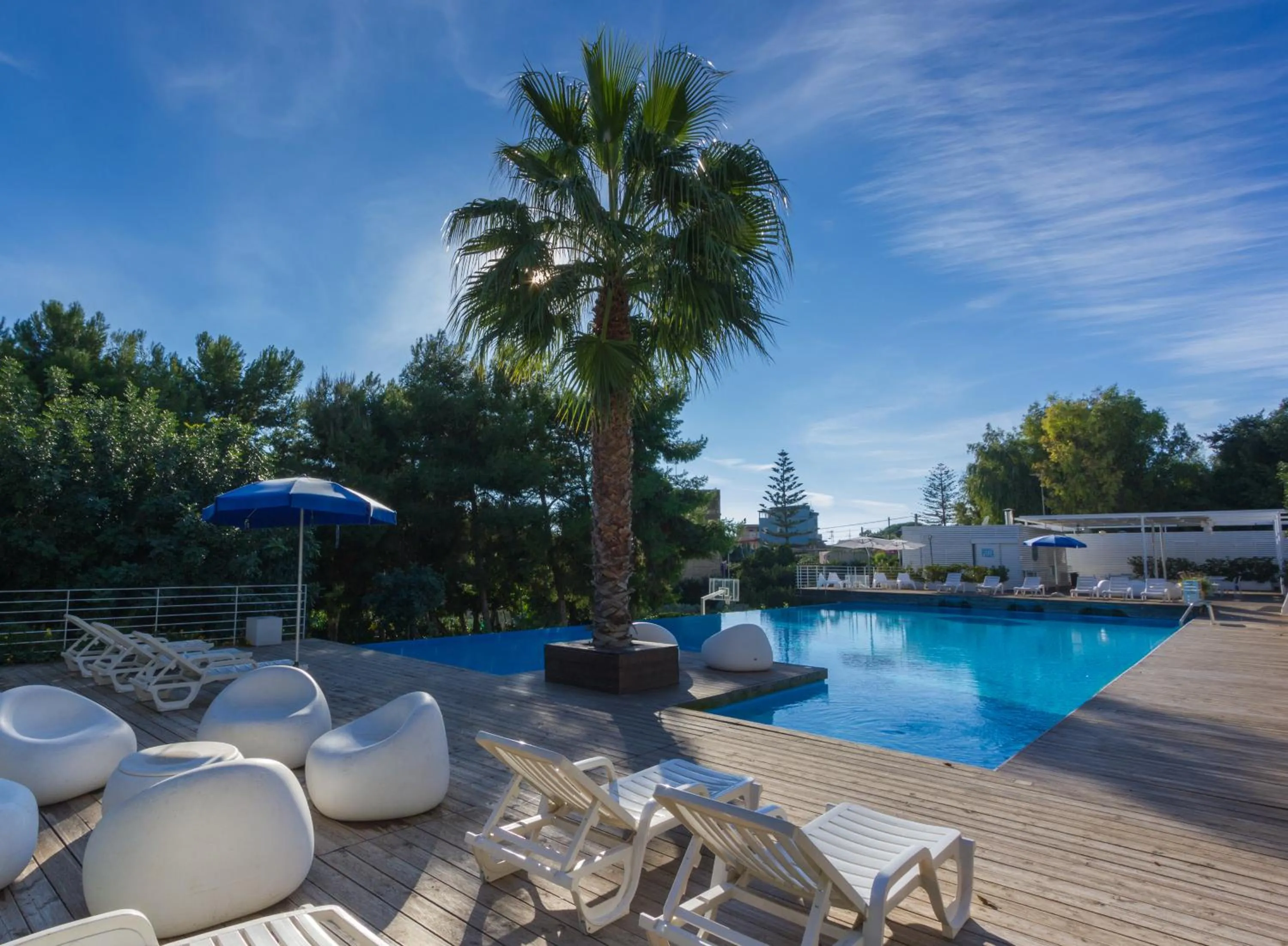 Swimming pool in Kamena Residence