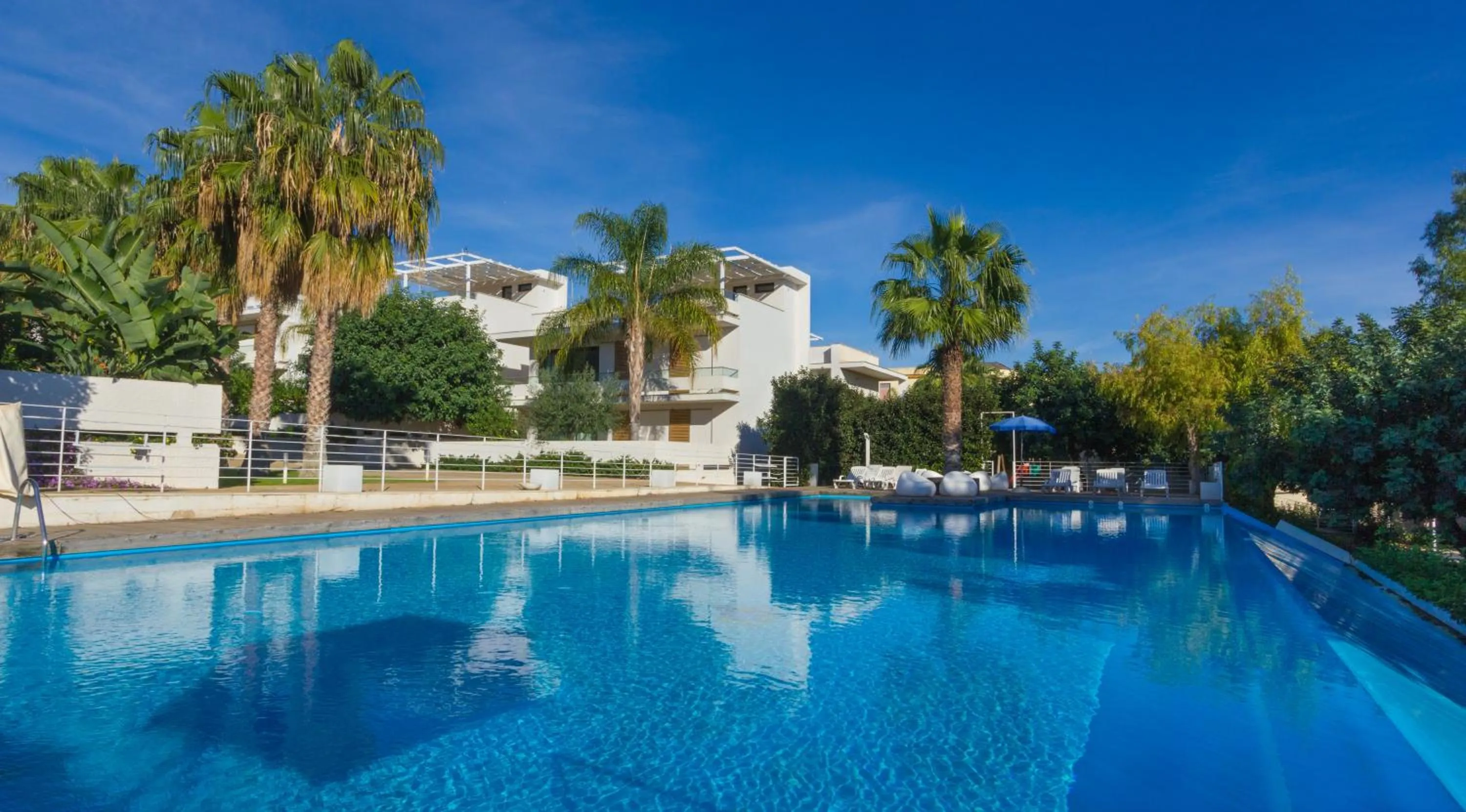 Swimming pool in Kamena Residence