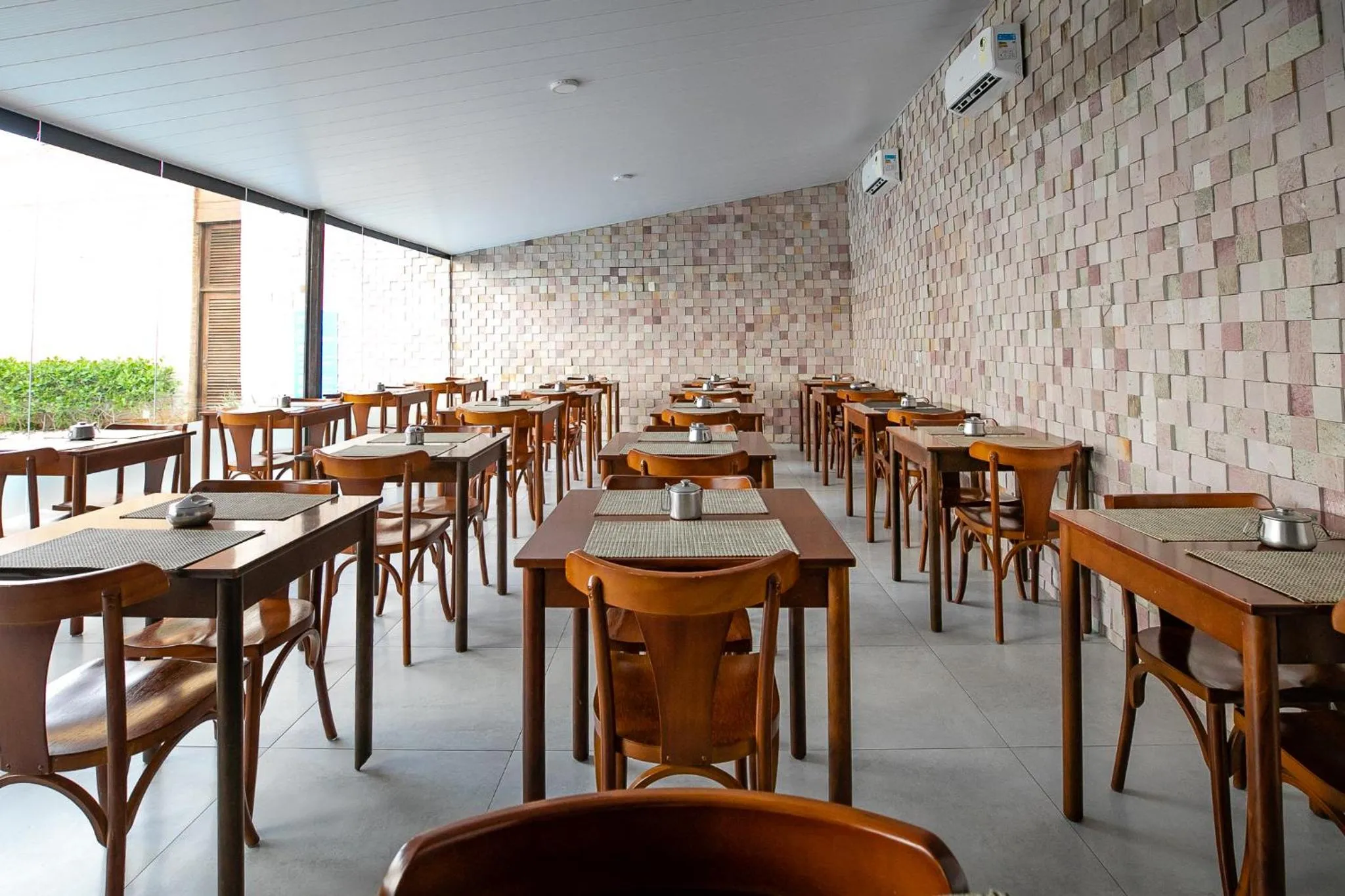 Restaurant/places to eat in Yak Beach Hotel Natal