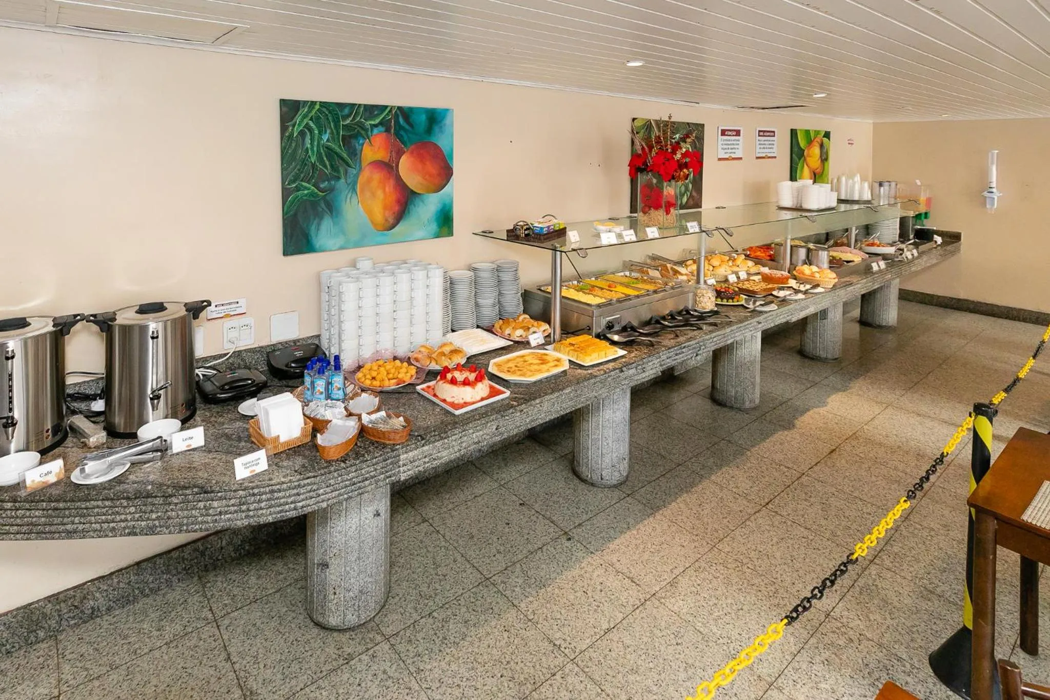 Restaurant/places to eat in Yak Beach Hotel Natal