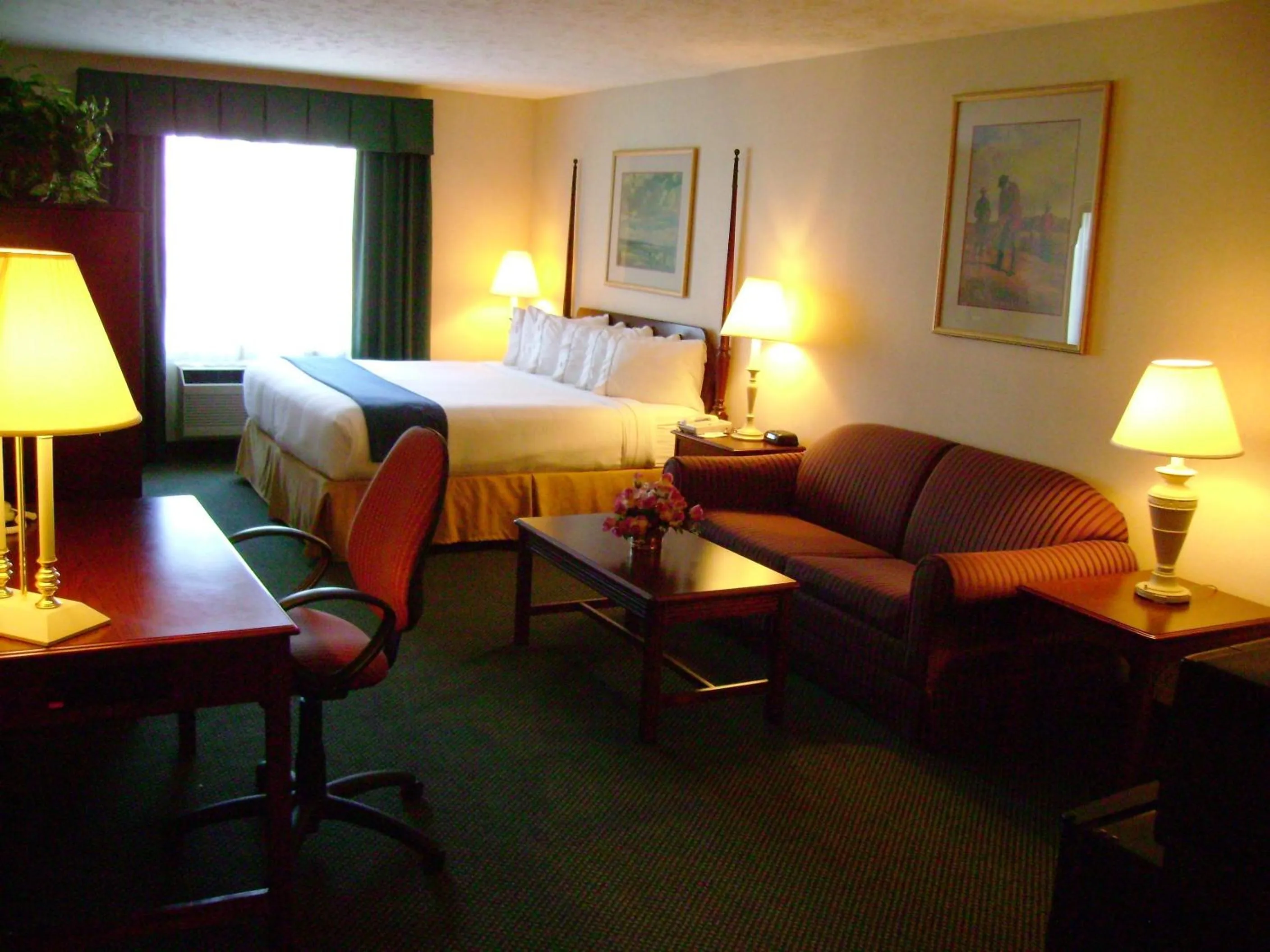 Bed in Quality Inn Kilmarnock