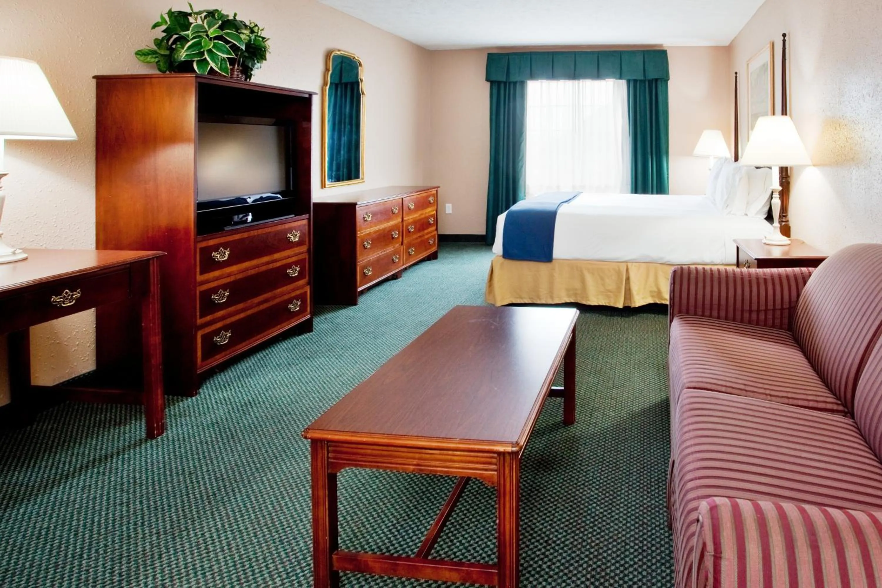 Photo of the whole room in Quality Inn Kilmarnock