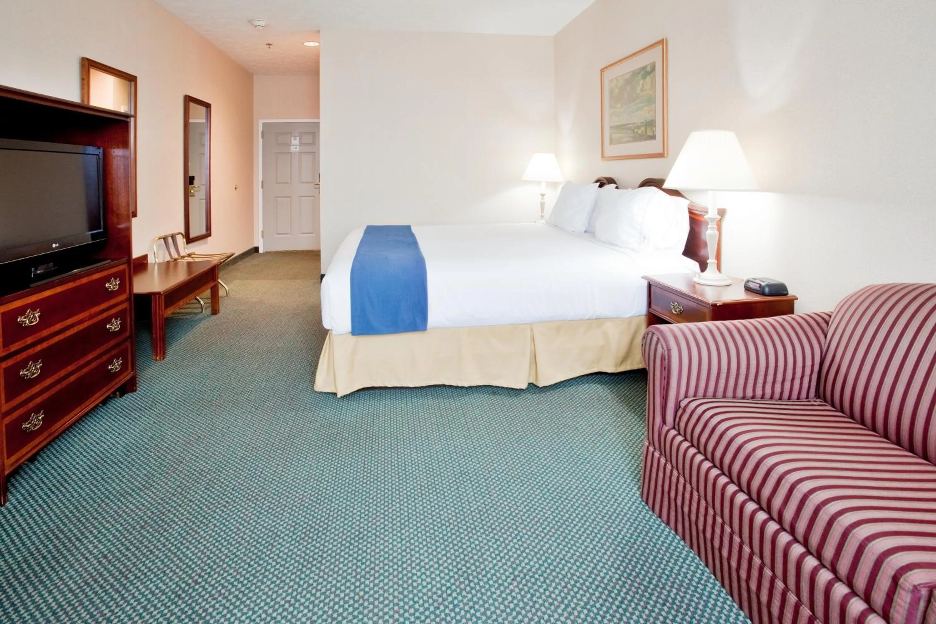 Photo of the whole room in Quality Inn Kilmarnock