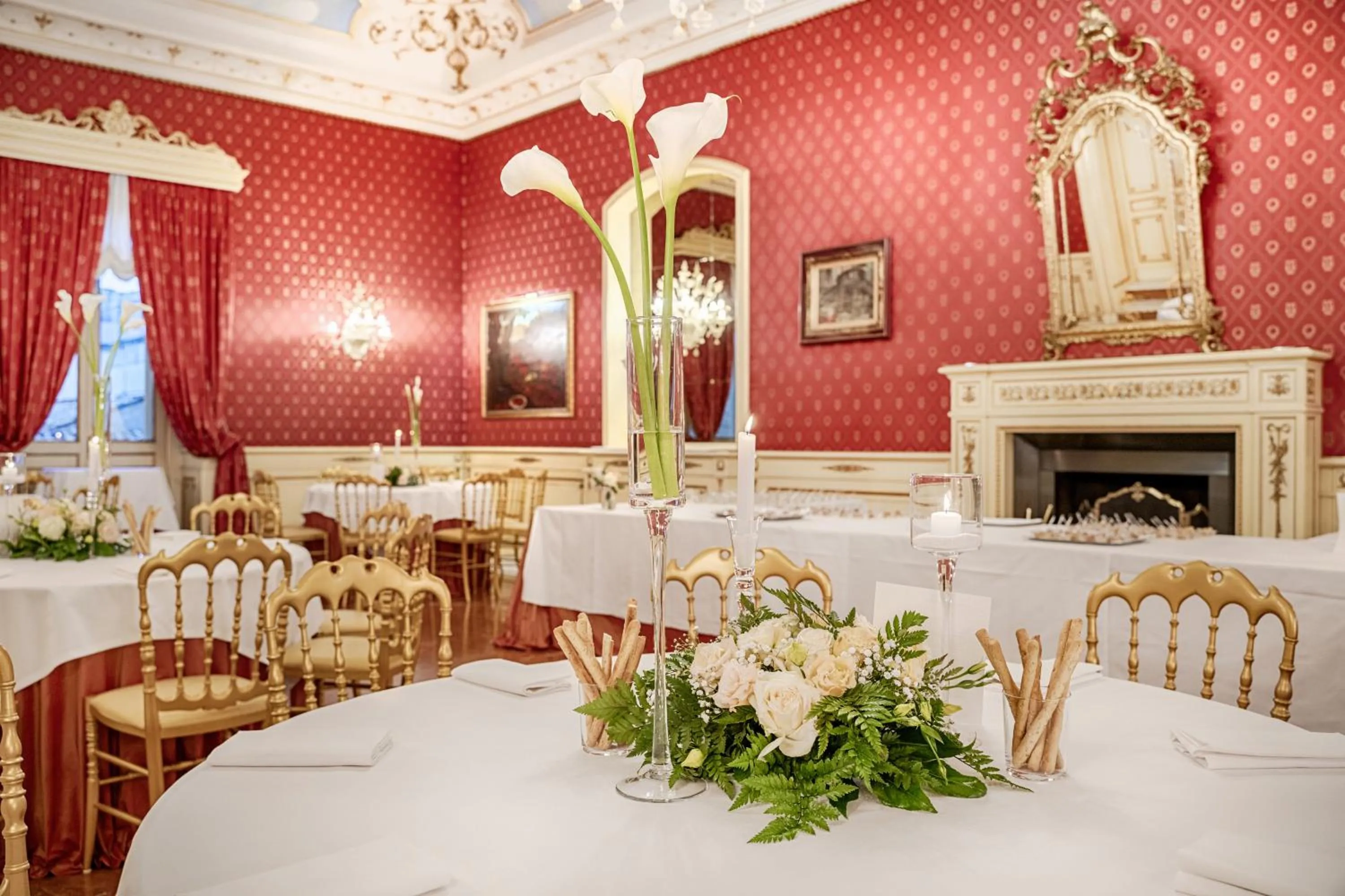 Communal lounge/ TV room in Relais Antica Badia - San Maurizio 1619