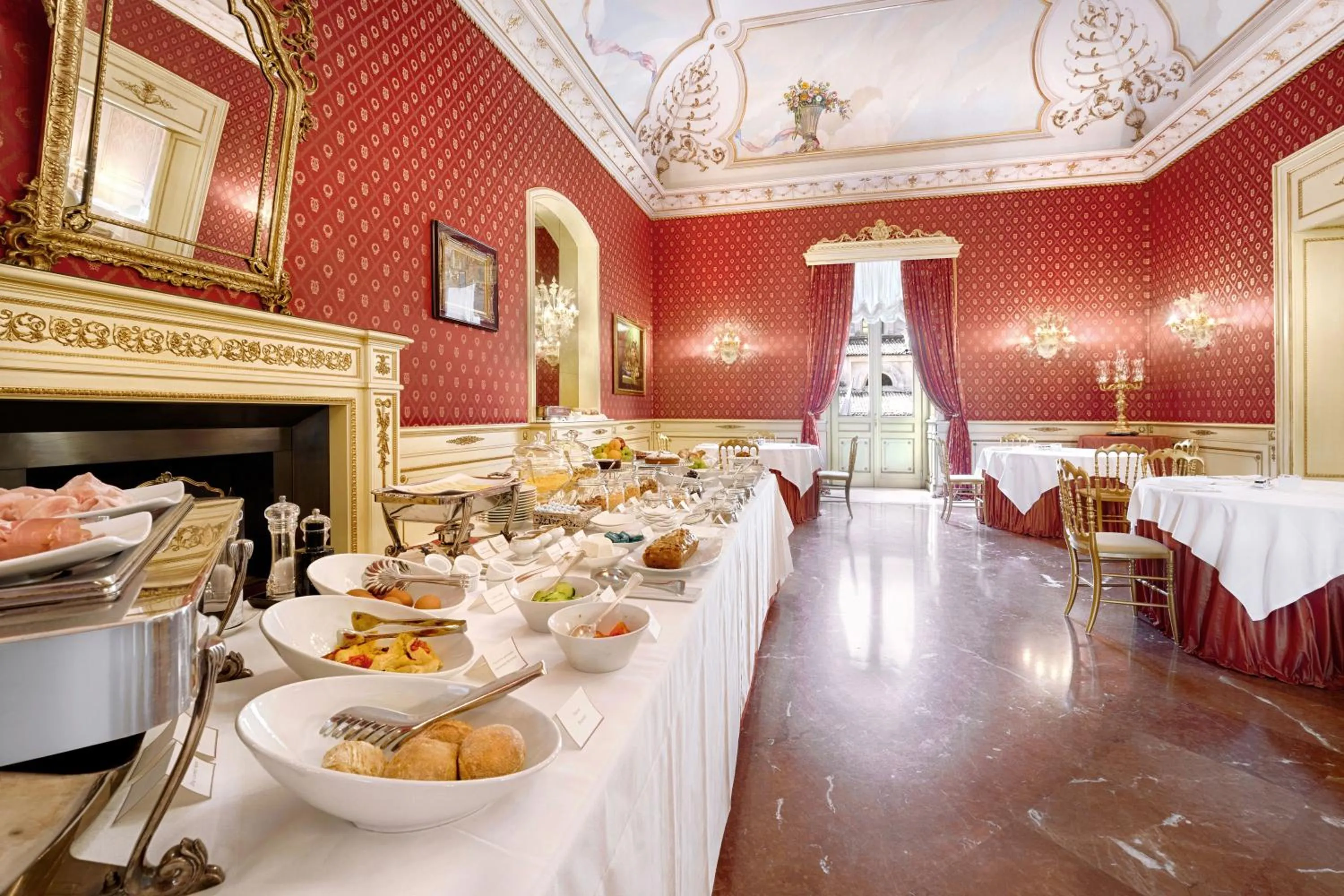 Breakfast in Relais Antica Badia - San Maurizio 1619