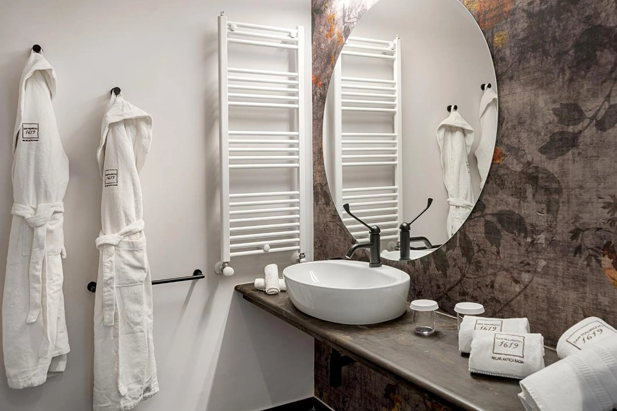 Bathroom in Relais Antica Badia - San Maurizio 1619