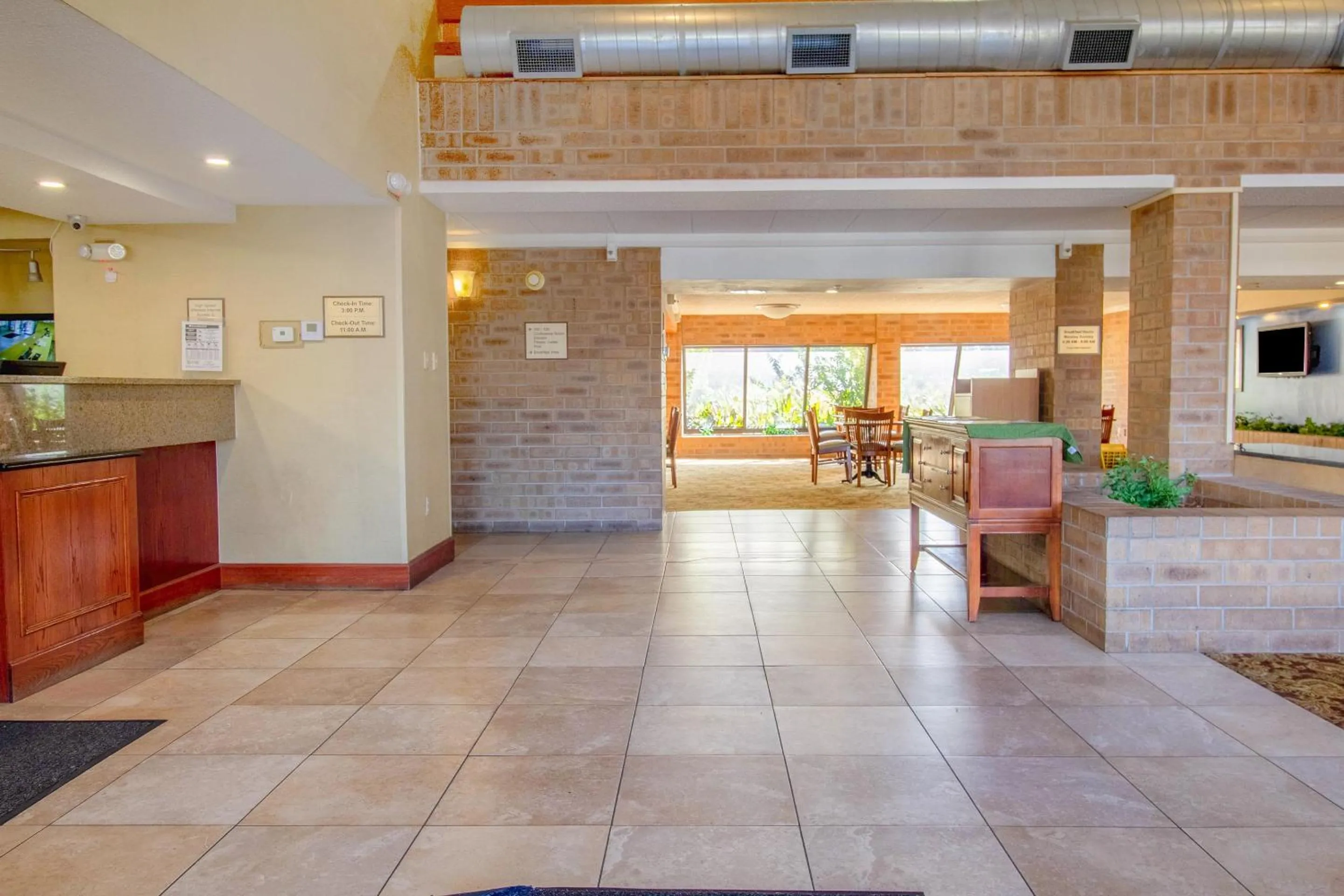 Lobby or reception in Tulsa Square Hotel Central, I-44 By OYO