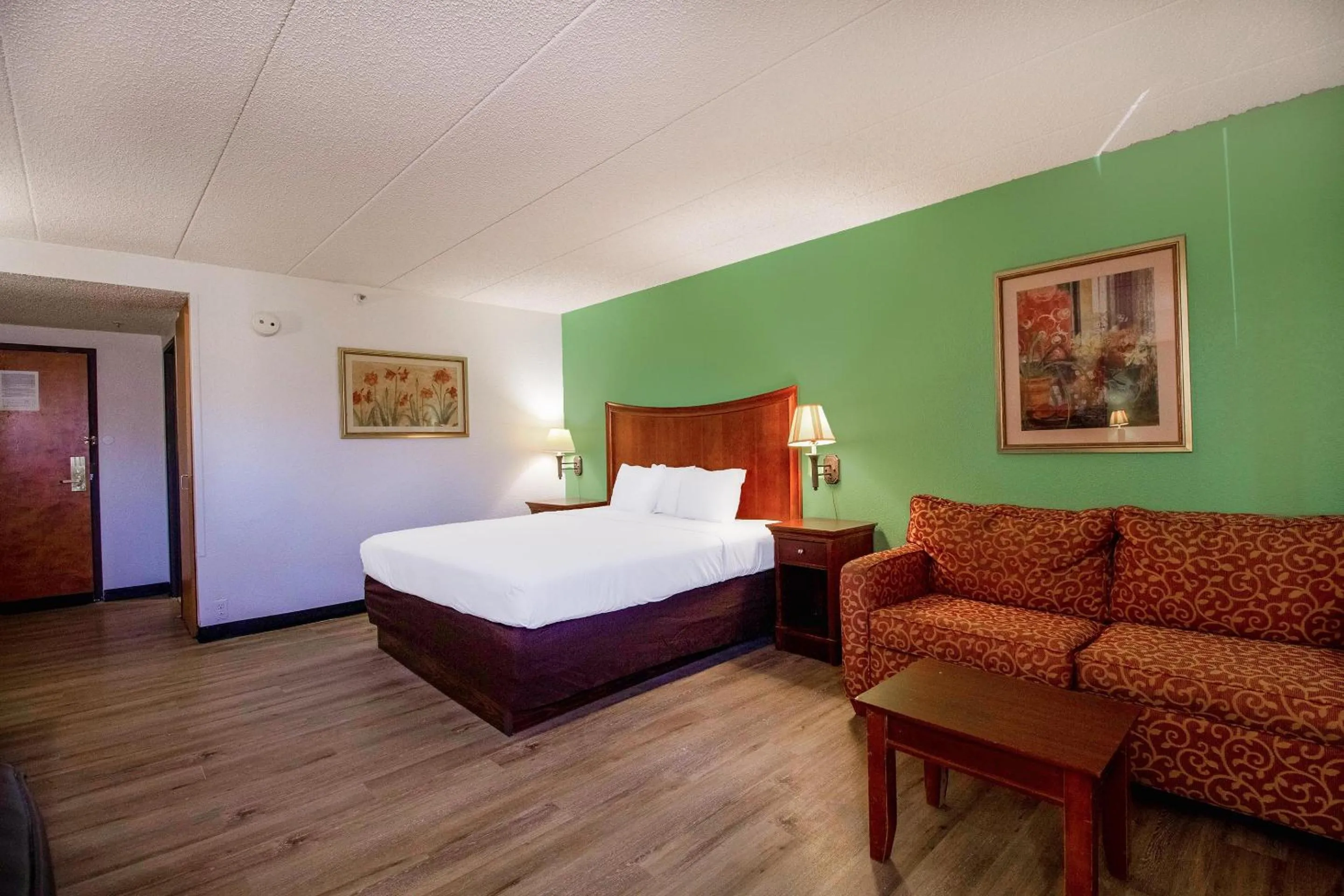 Junior Suite in Tulsa Square Hotel Central, I-44 By OYO