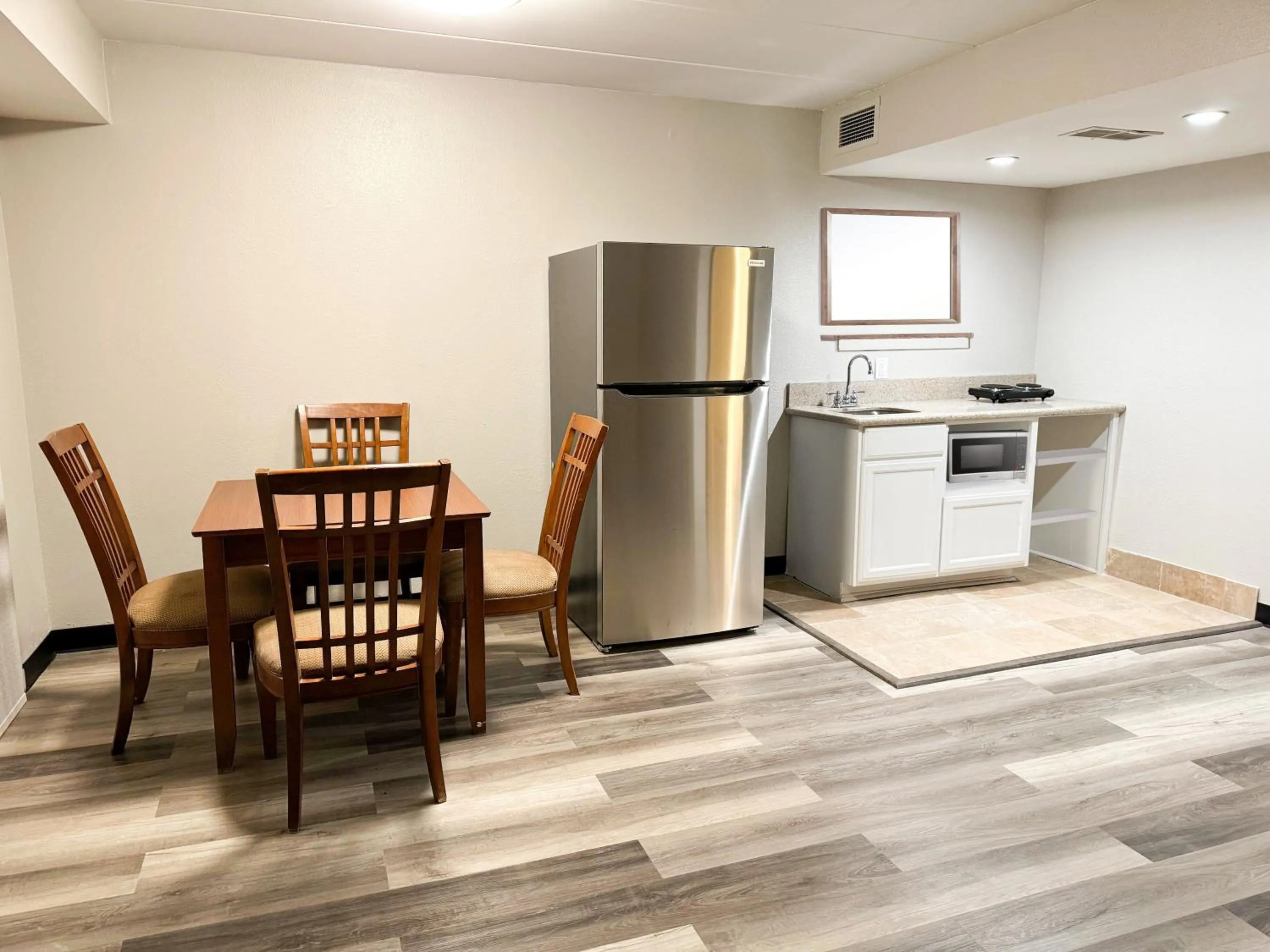 Bedroom in Tulsa Square Hotel Central, I-44 By OYO