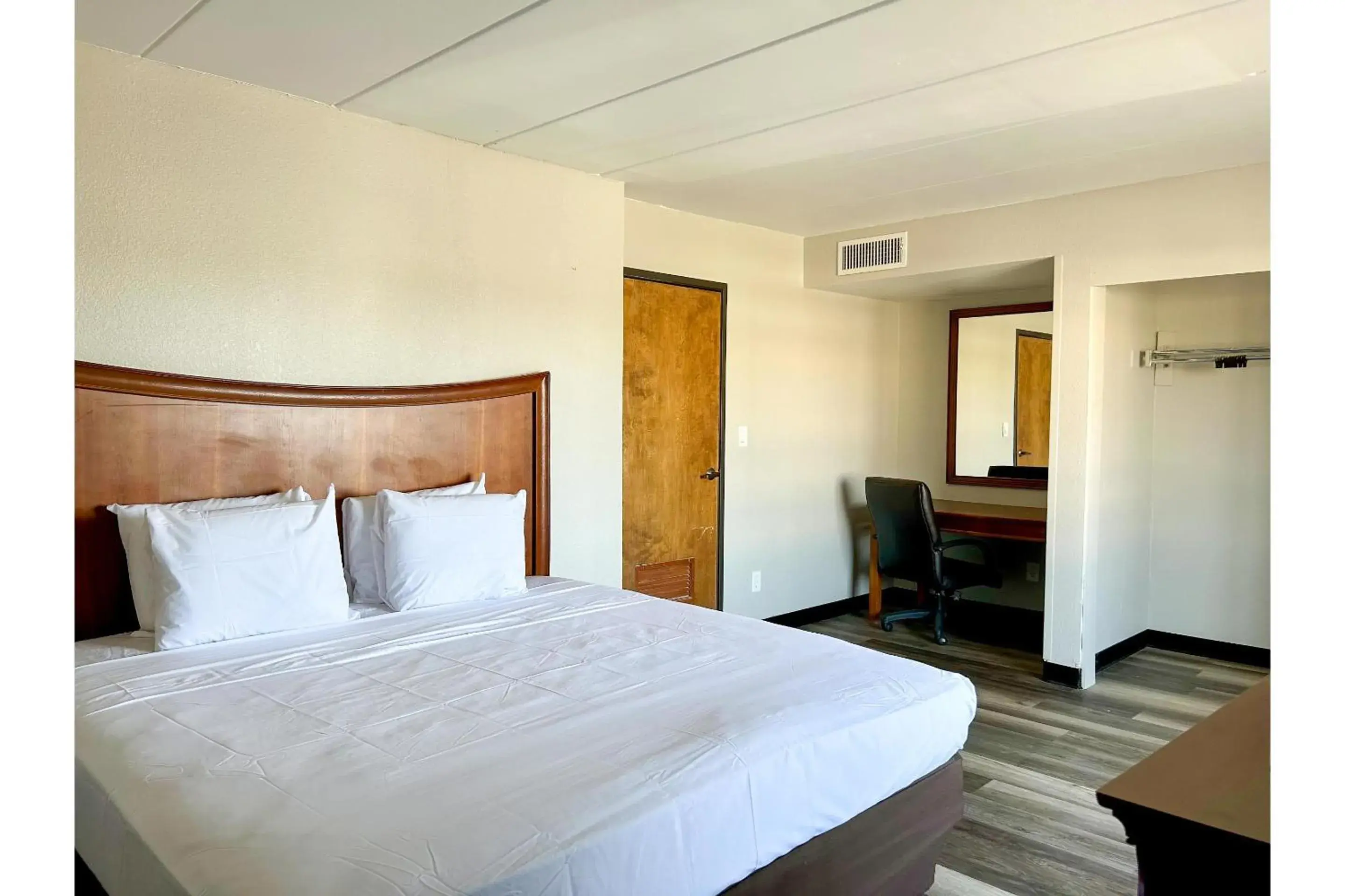 Executive Suite with Kitchenette in Tulsa Square Hotel Central, I-44 By OYO Executive Suite with Kitchenette in Tulsa Square Hotel Central, I-44 By OYO