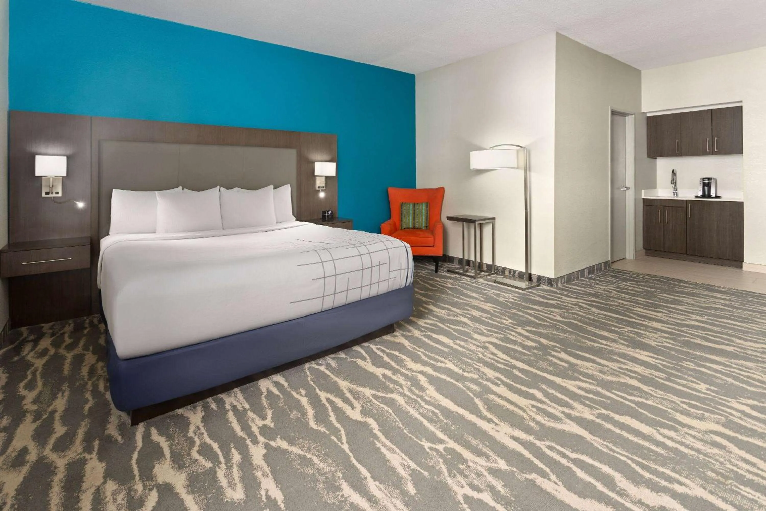 Photo of the whole room, Bed in La Quinta by Wyndham Kokomo