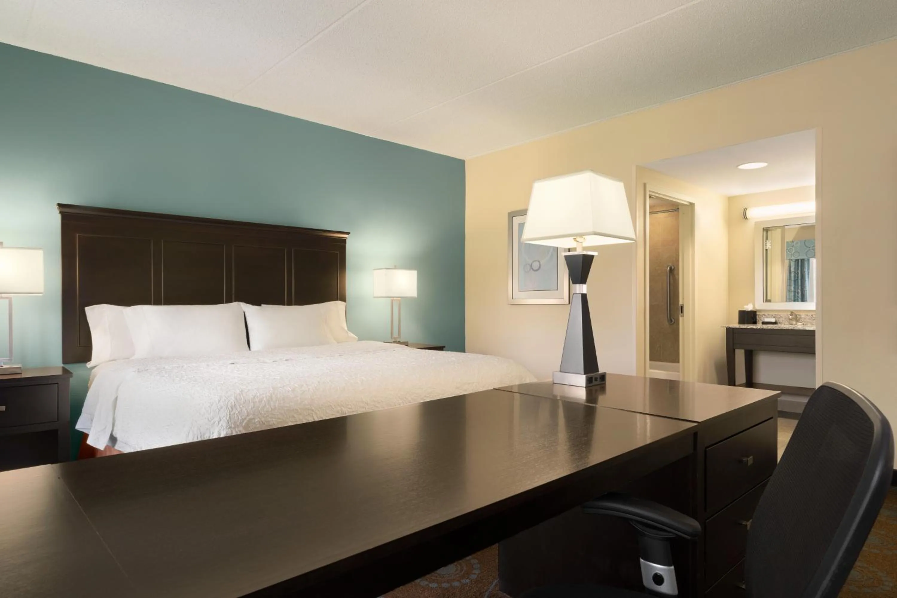 Bed in Hampton Inn & Suites Bluffton-Sun City