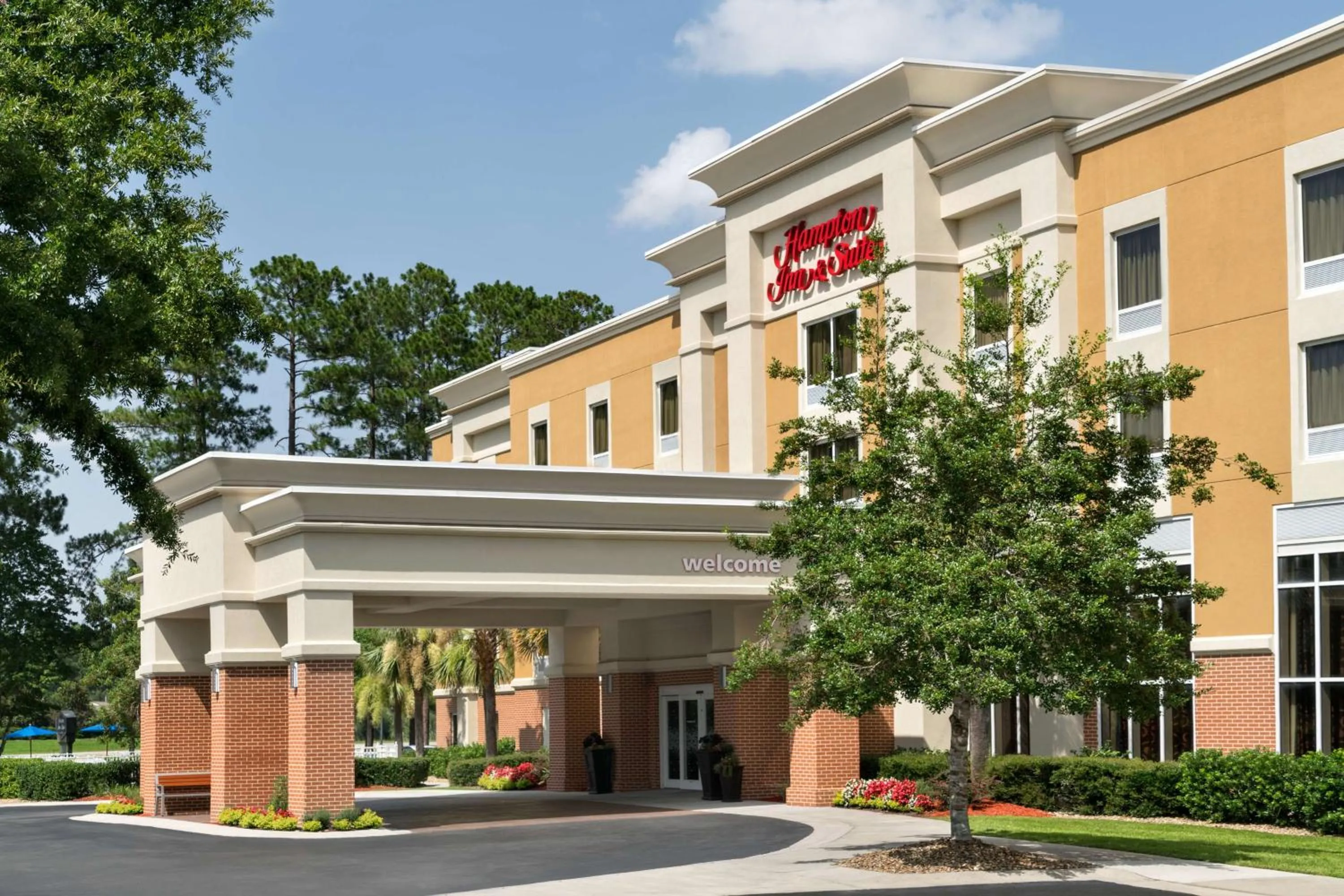 Property building in Hampton Inn & Suites Bluffton-Sun City