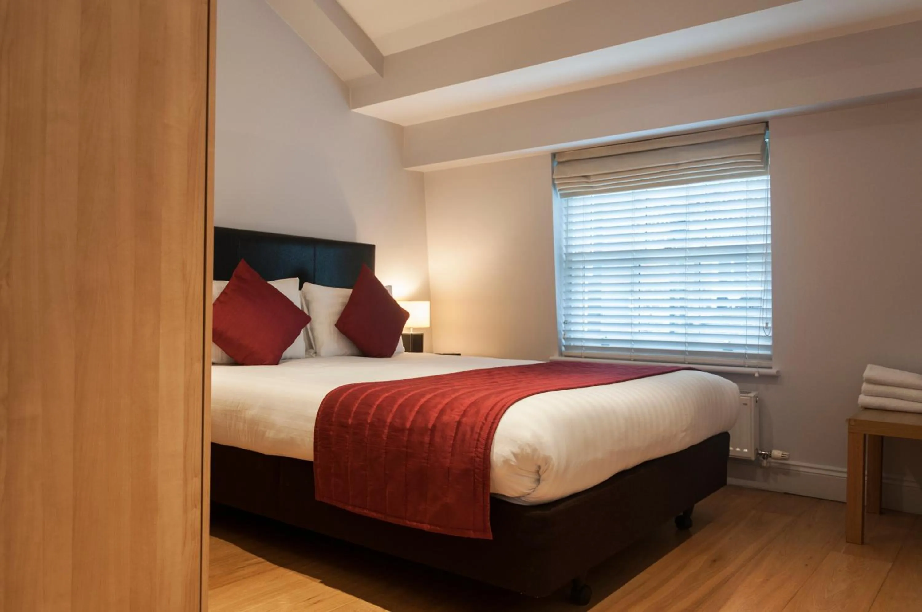 Bedroom, Bed in 12 London Street Apartments