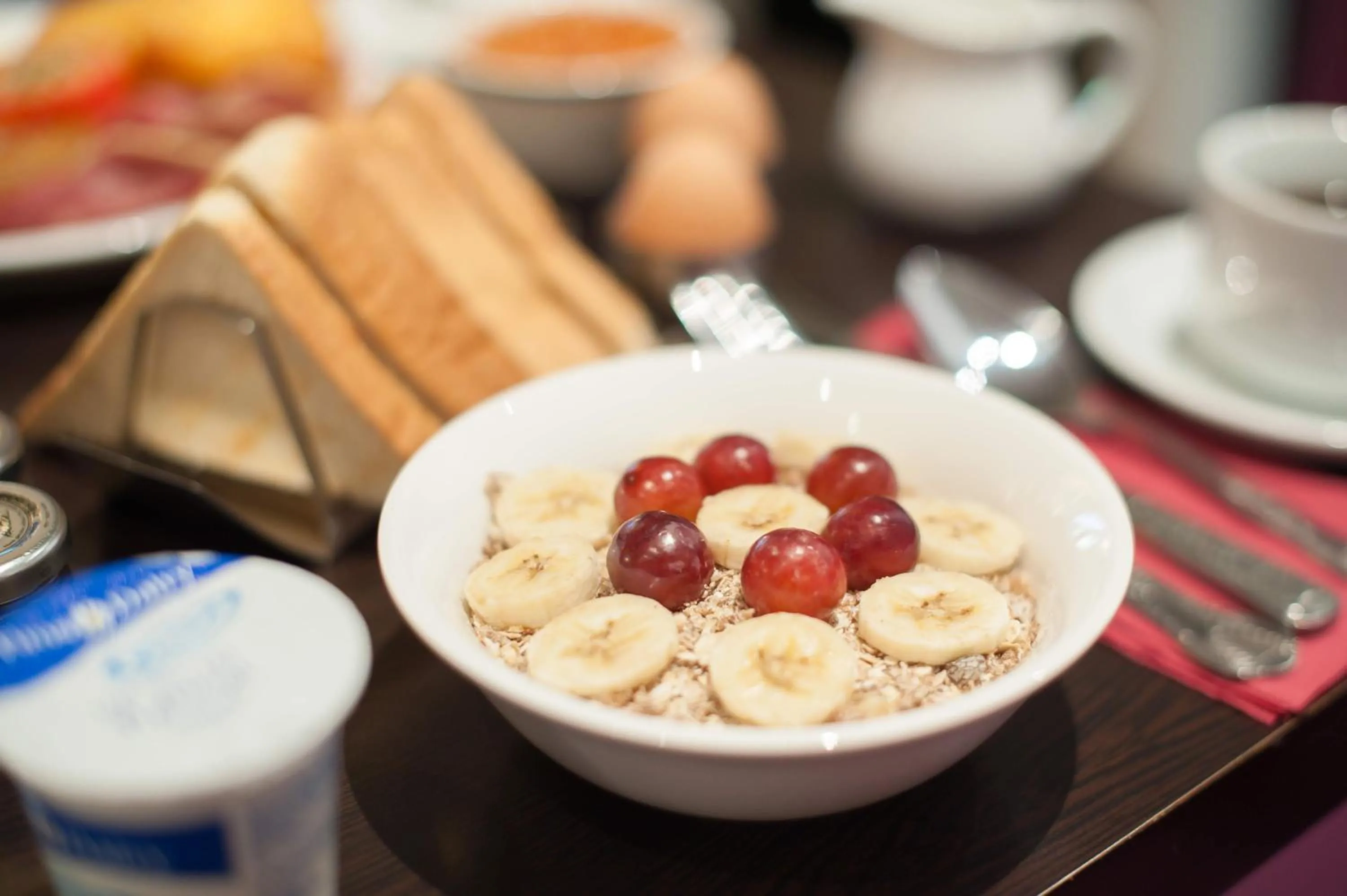 Breakfast in 12 London Street Apartments