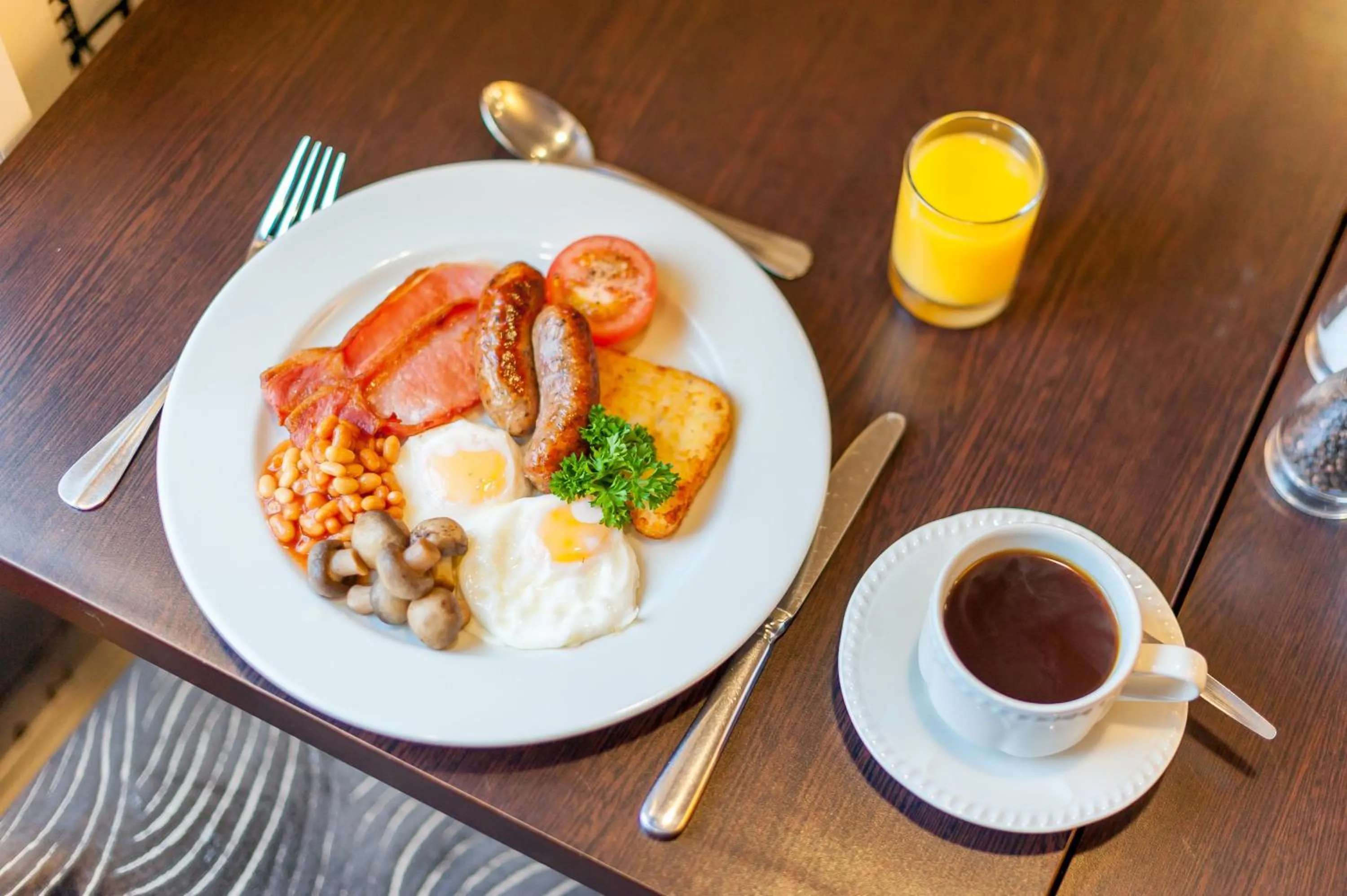 Breakfast in 12 London Street Apartments