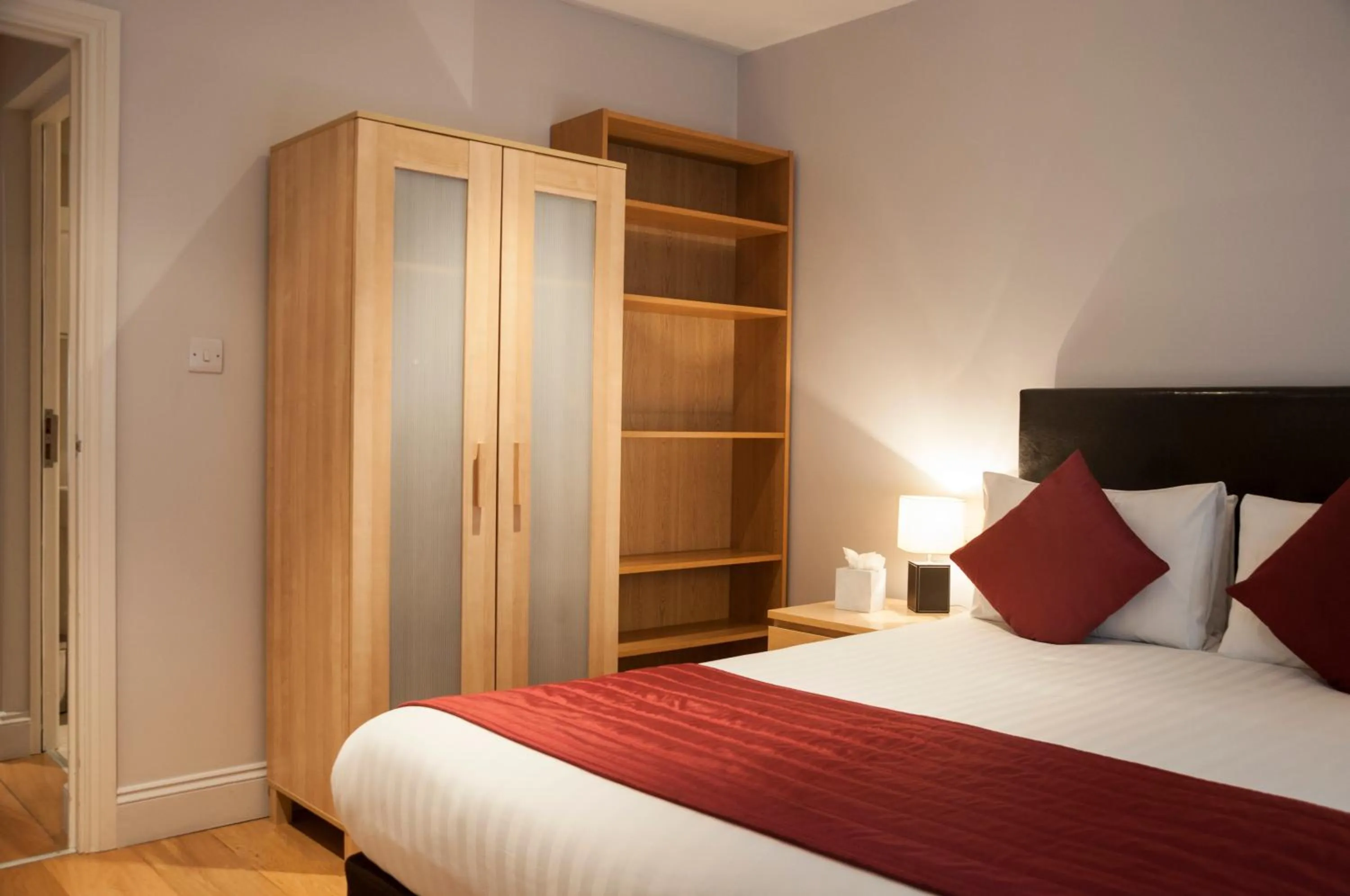 Bed in 12 London Street Apartments