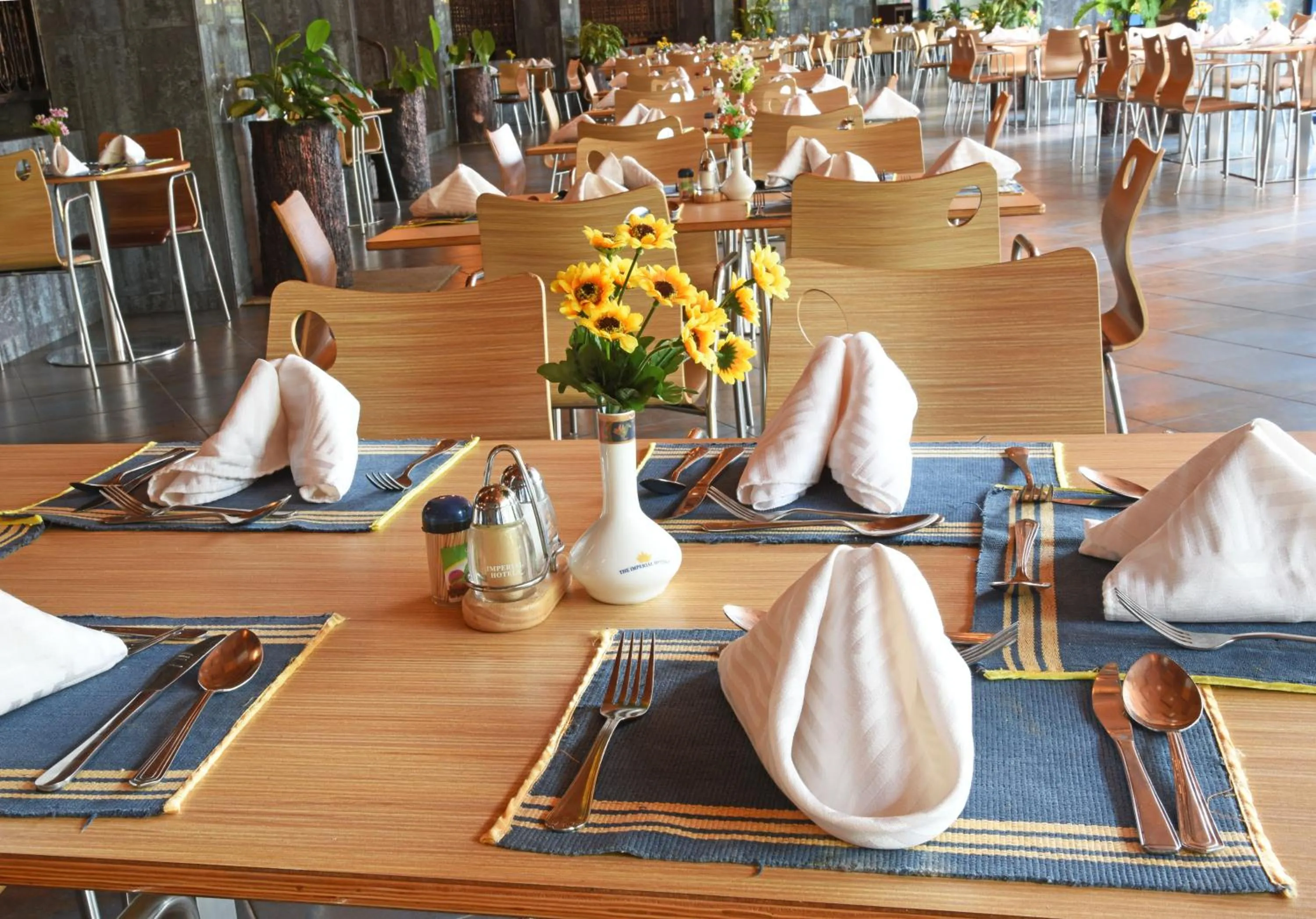 Restaurant/places to eat in Imperial Resort Beach Hotel