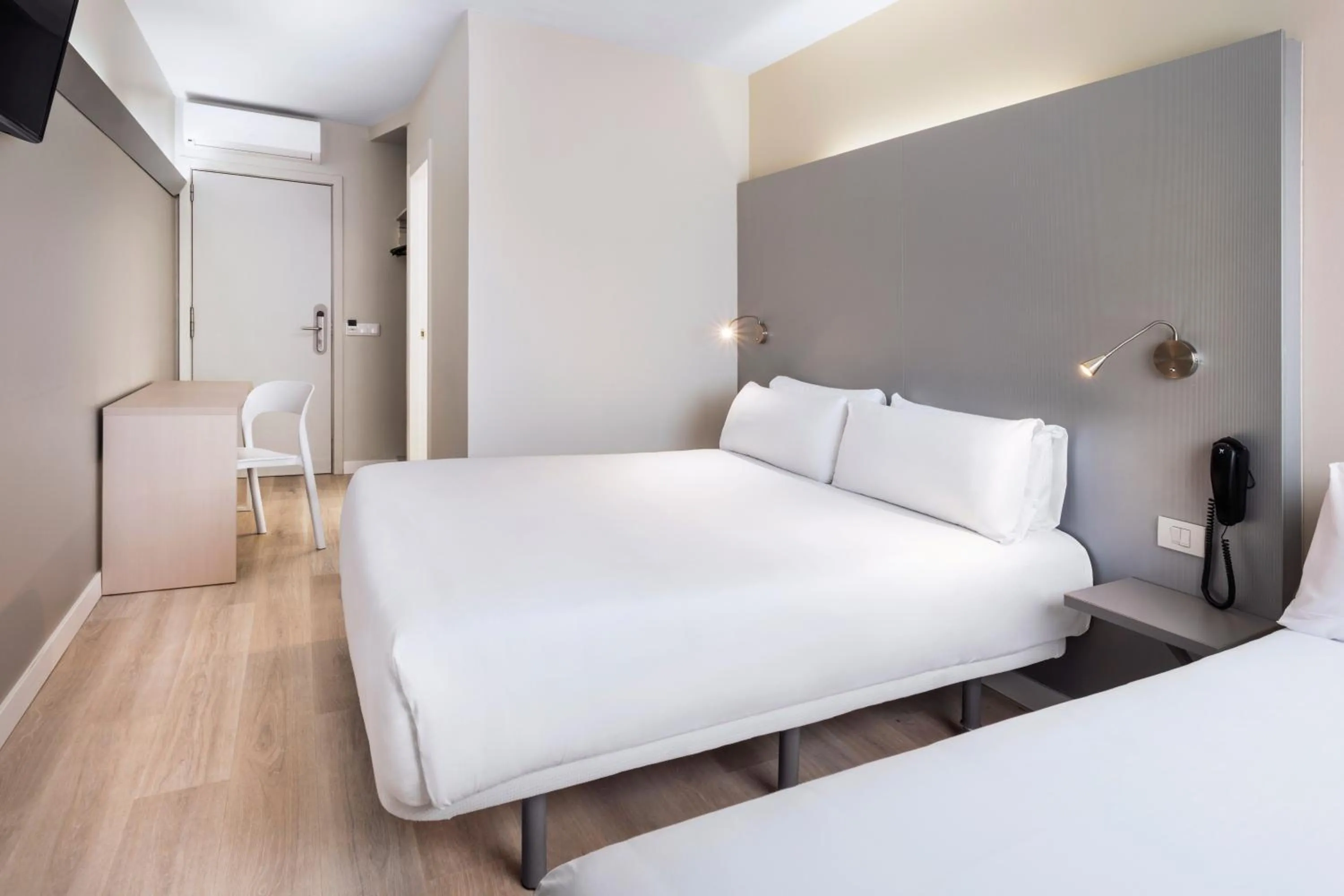 Bed in B&B HOTEL Barcelona Mollet