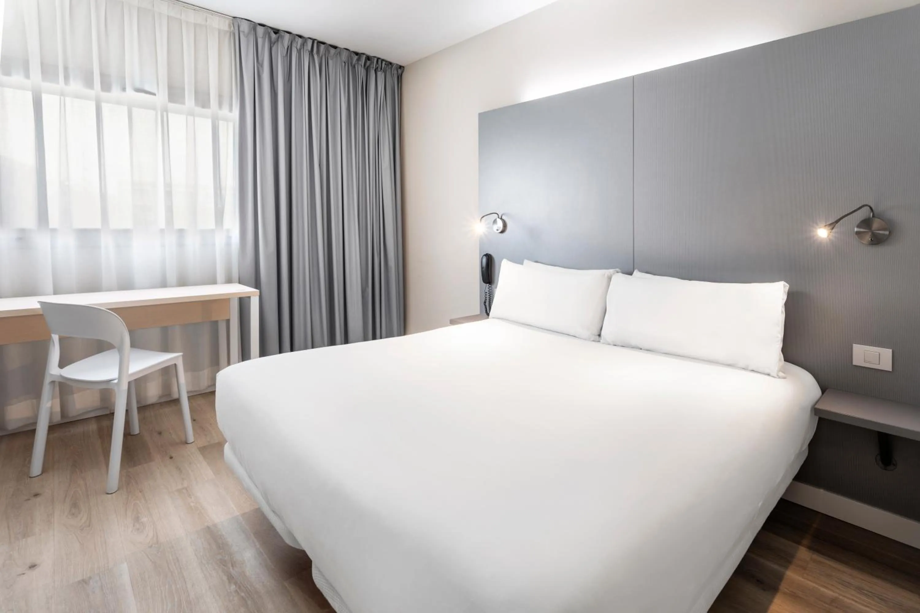 Bedroom, Bed in B&B HOTEL Barcelona Mollet