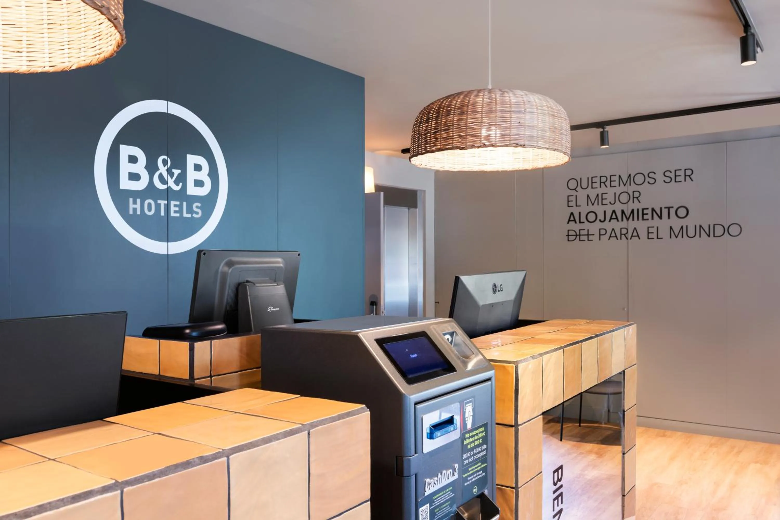 Lobby or reception in B&B HOTEL Barcelona Mollet