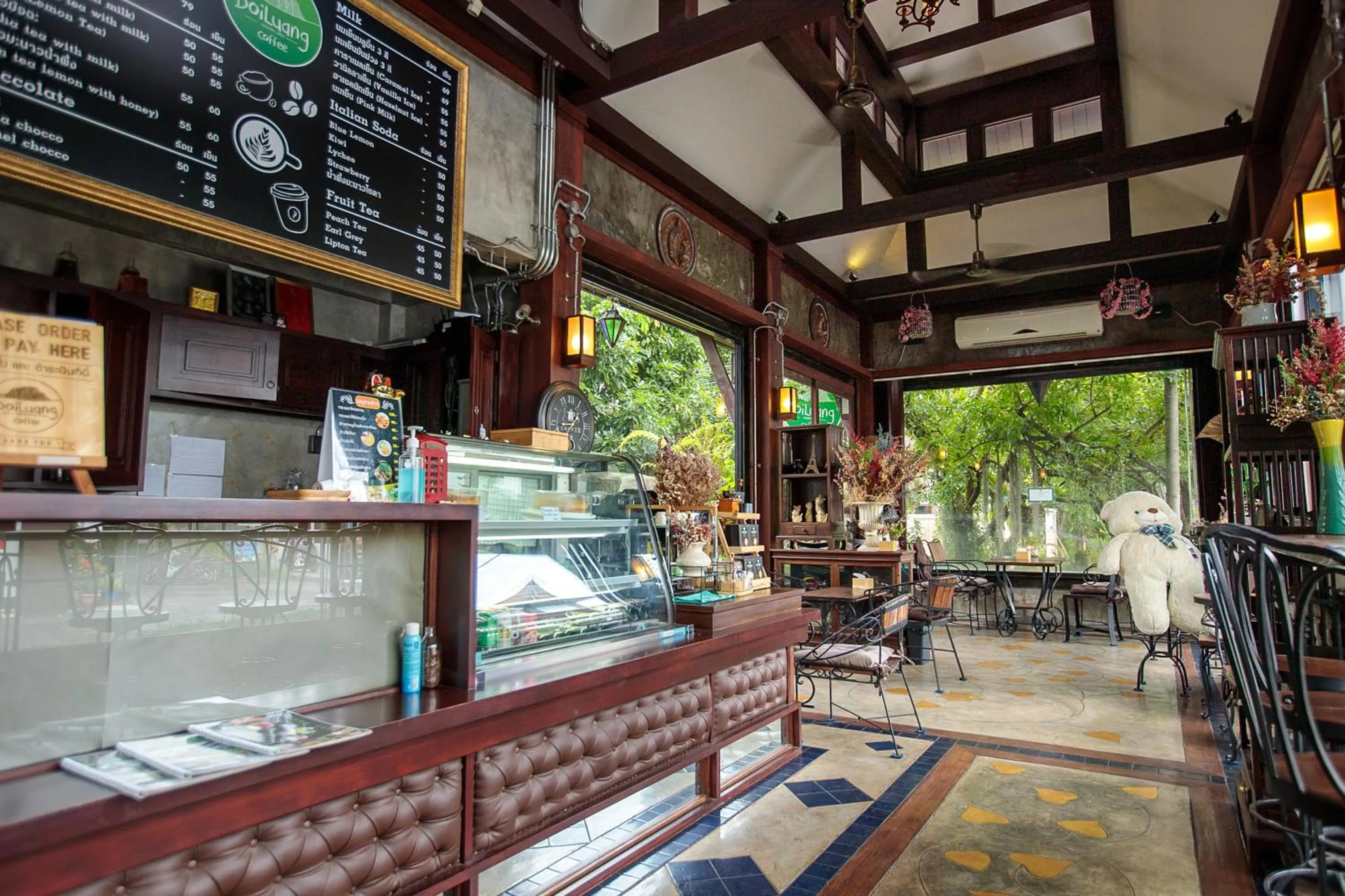 On-site shops in Huen Jao Ban Hotel