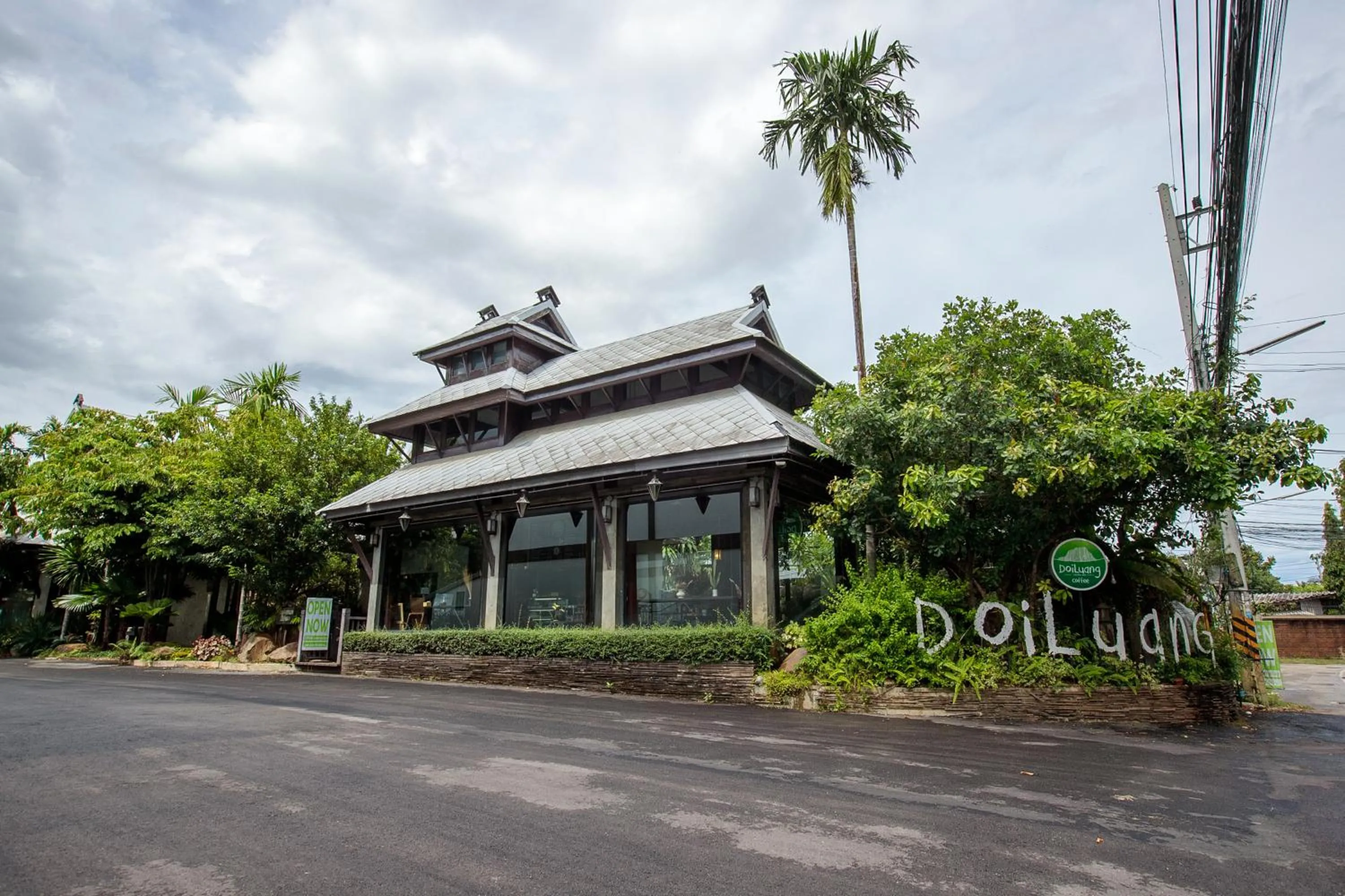 On-site shops in Huen Jao Ban Hotel