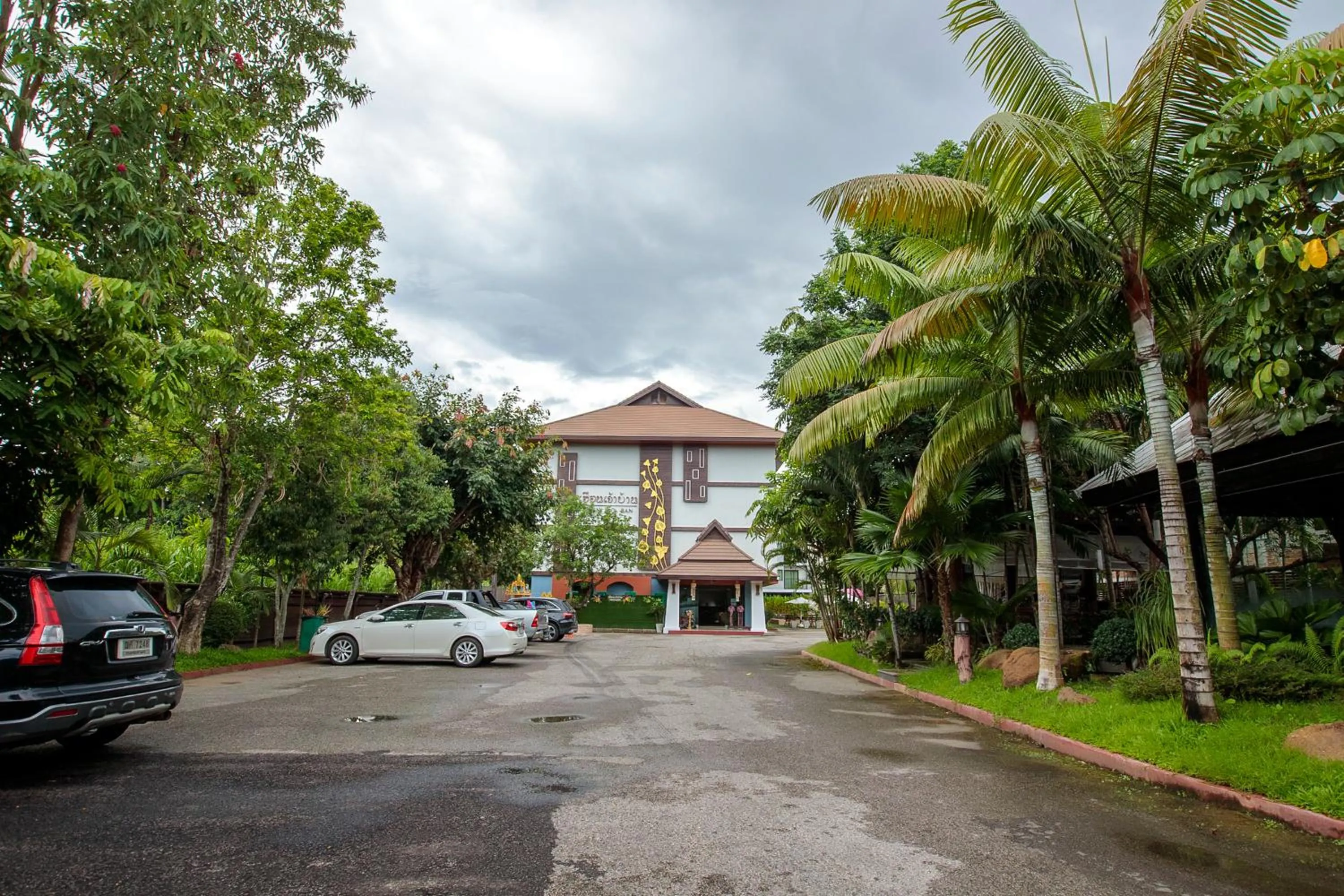Parking in Huen Jao Ban Hotel