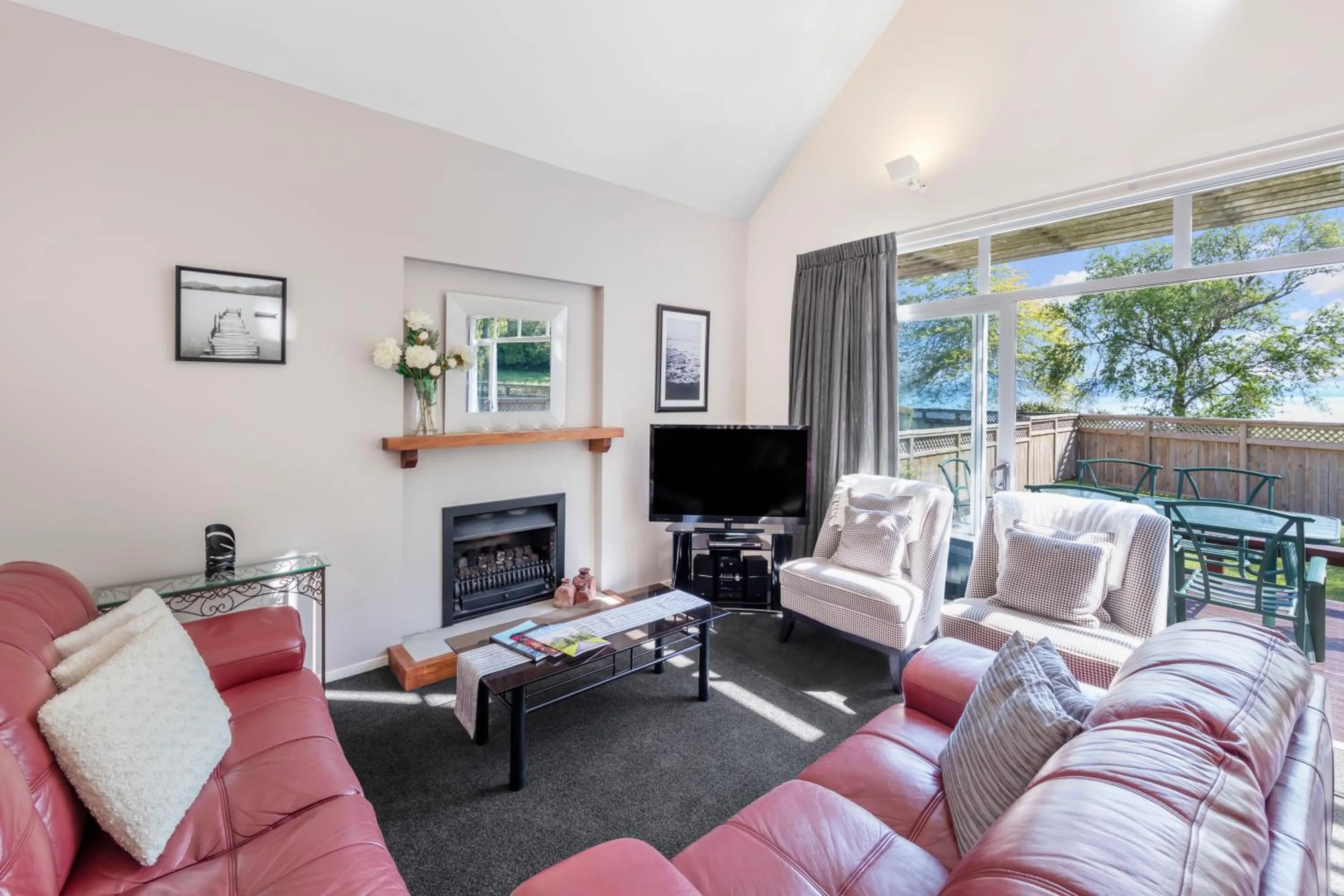 TV and multimedia in Ramada Resort By Wyndham Rotorua Marama