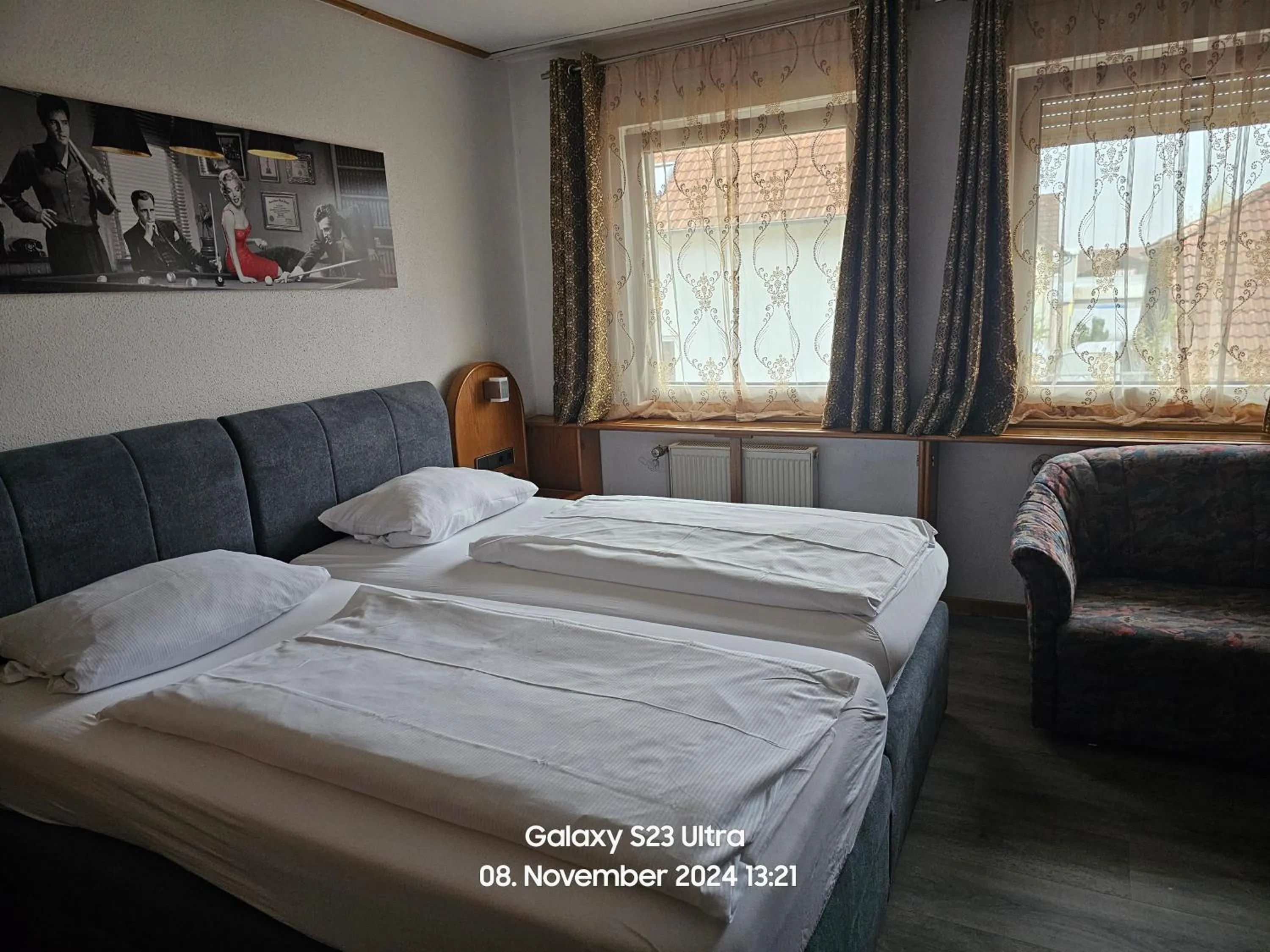 Bed in Hotel Shawi Erzhausen