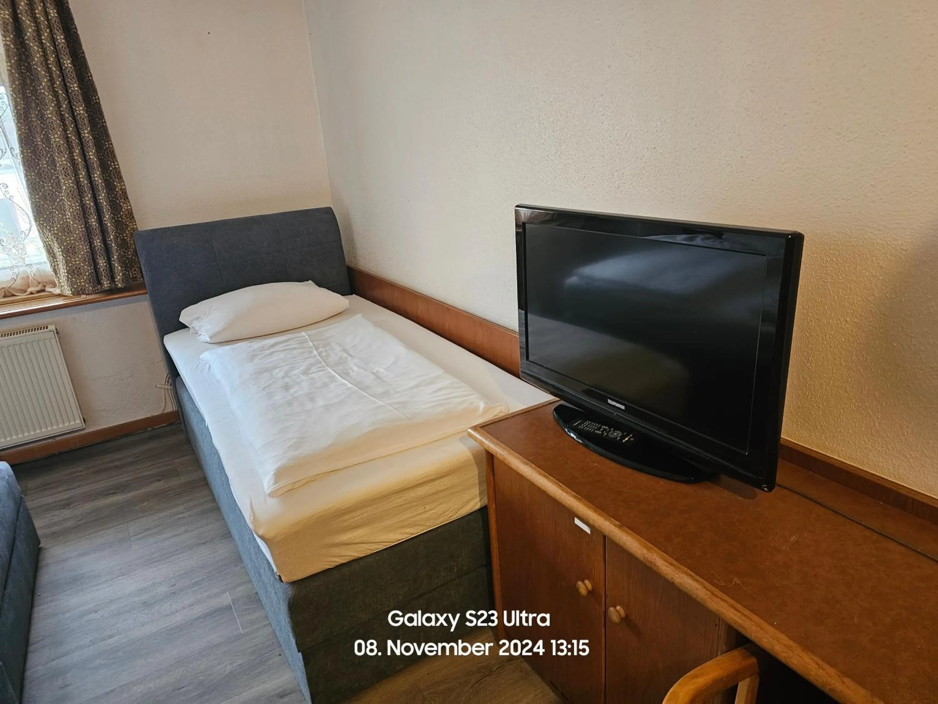 Bed in Hotel Shawi Erzhausen